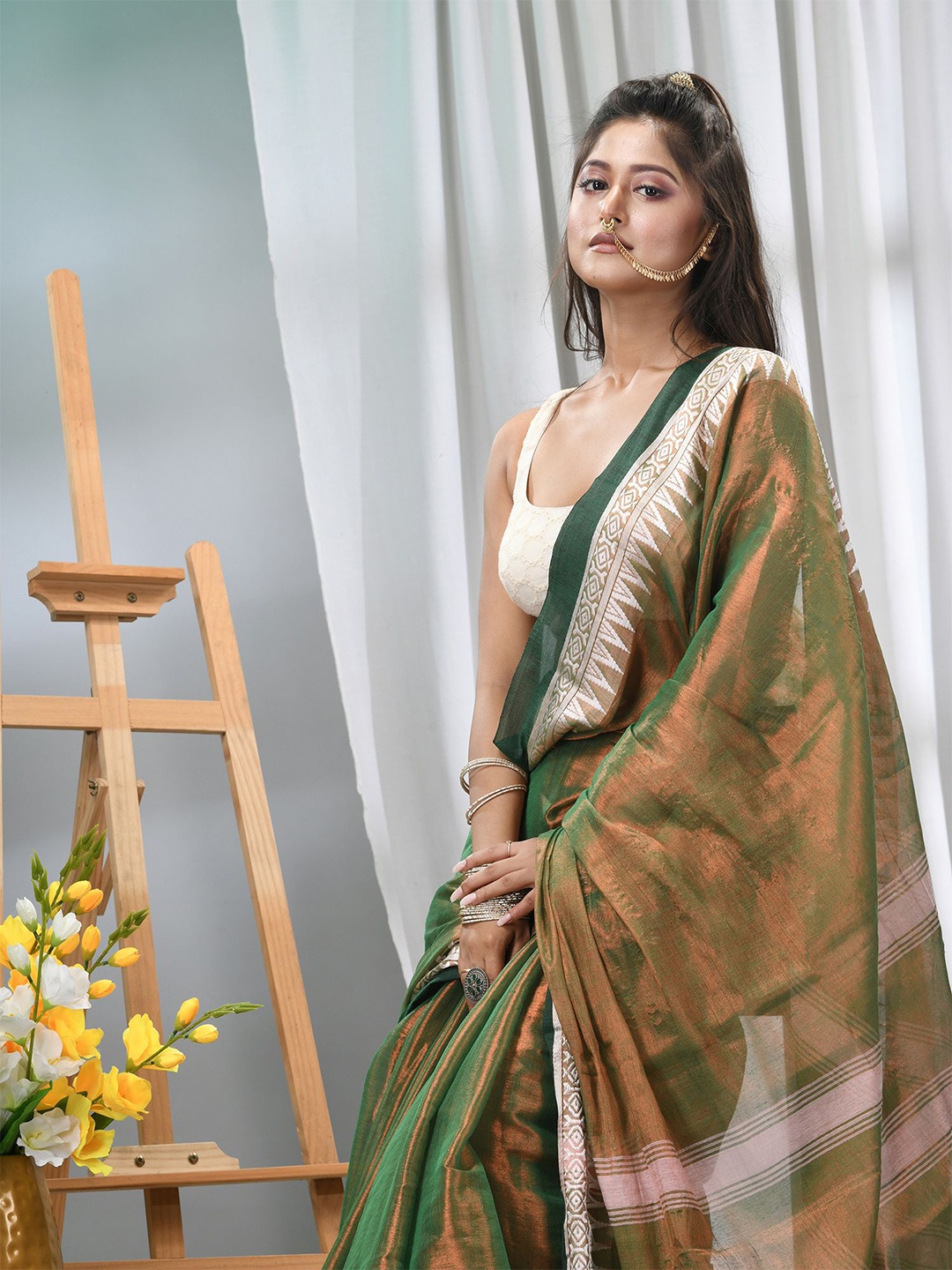 

TANTLOOM Woven Design Tissue Saree, Green