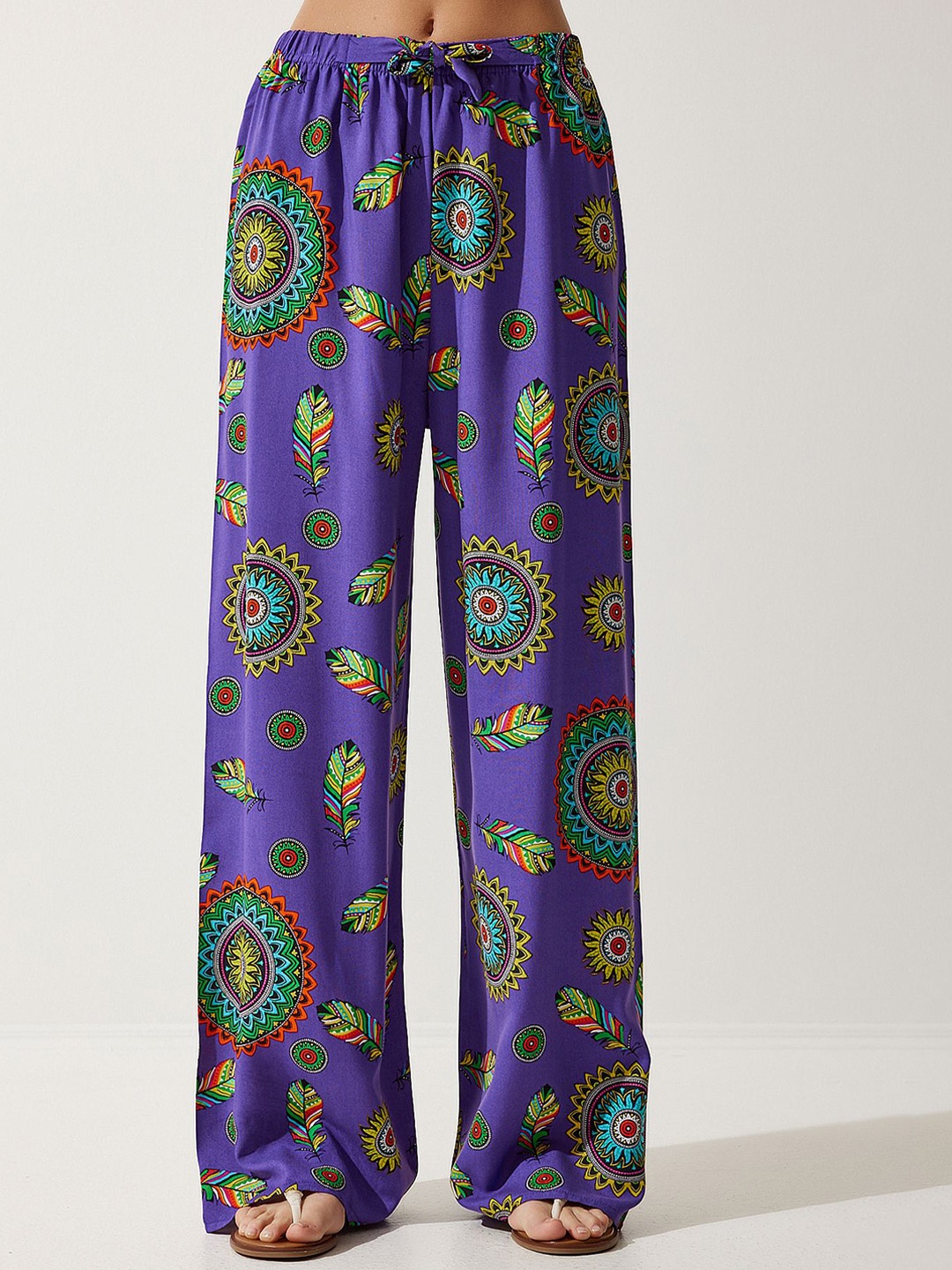 

Happiness istanbul Women Printed Trousers, Purple
