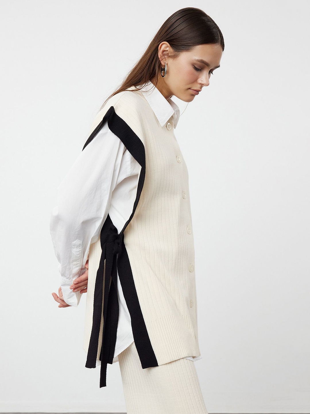 

Trendyol Striped Round Neck Sleeveless Top & Trouser, Off white