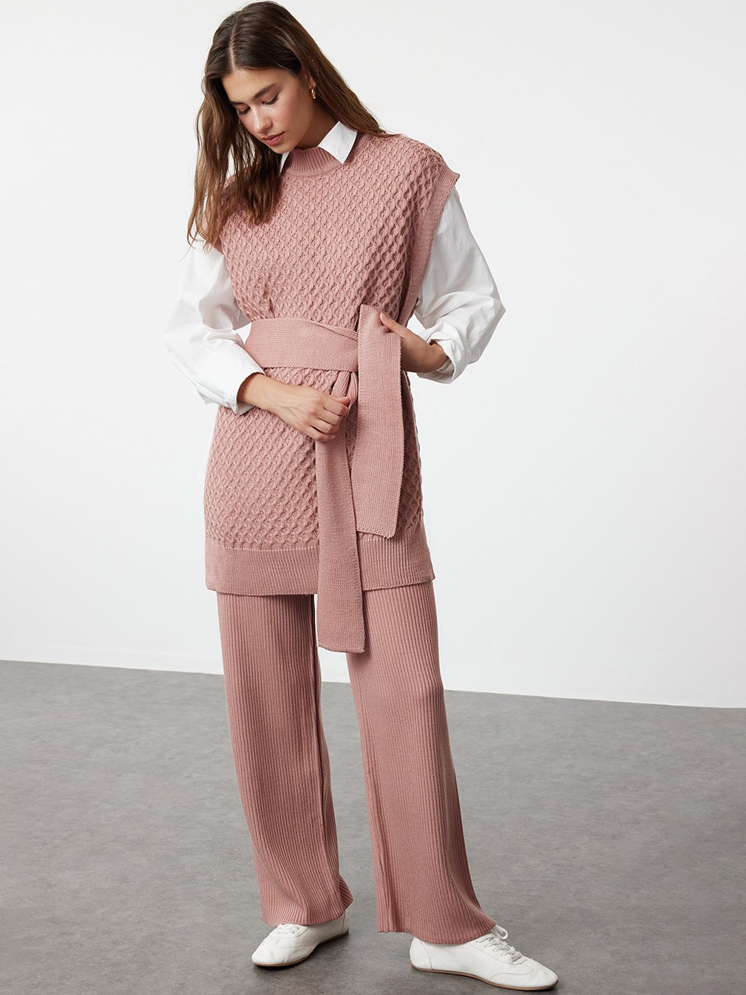 

Trendyol Self Design Sleeveless Top With Trousers Co-Ords, Rose