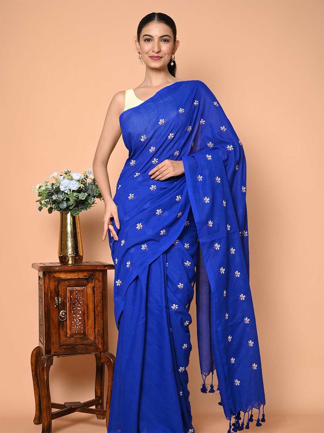 

BEATITUDE Floral Pure Cotton Saree, Blue