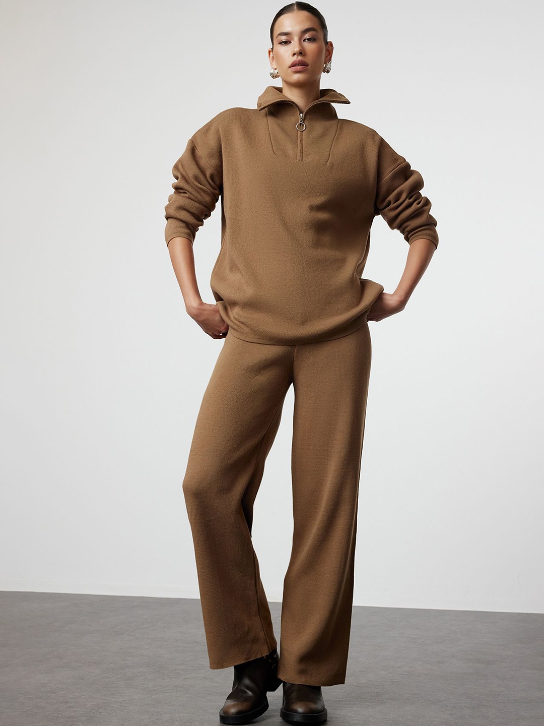 

Trendyol Turtle Neck Acrylic T-Shirt With trousers, Brown