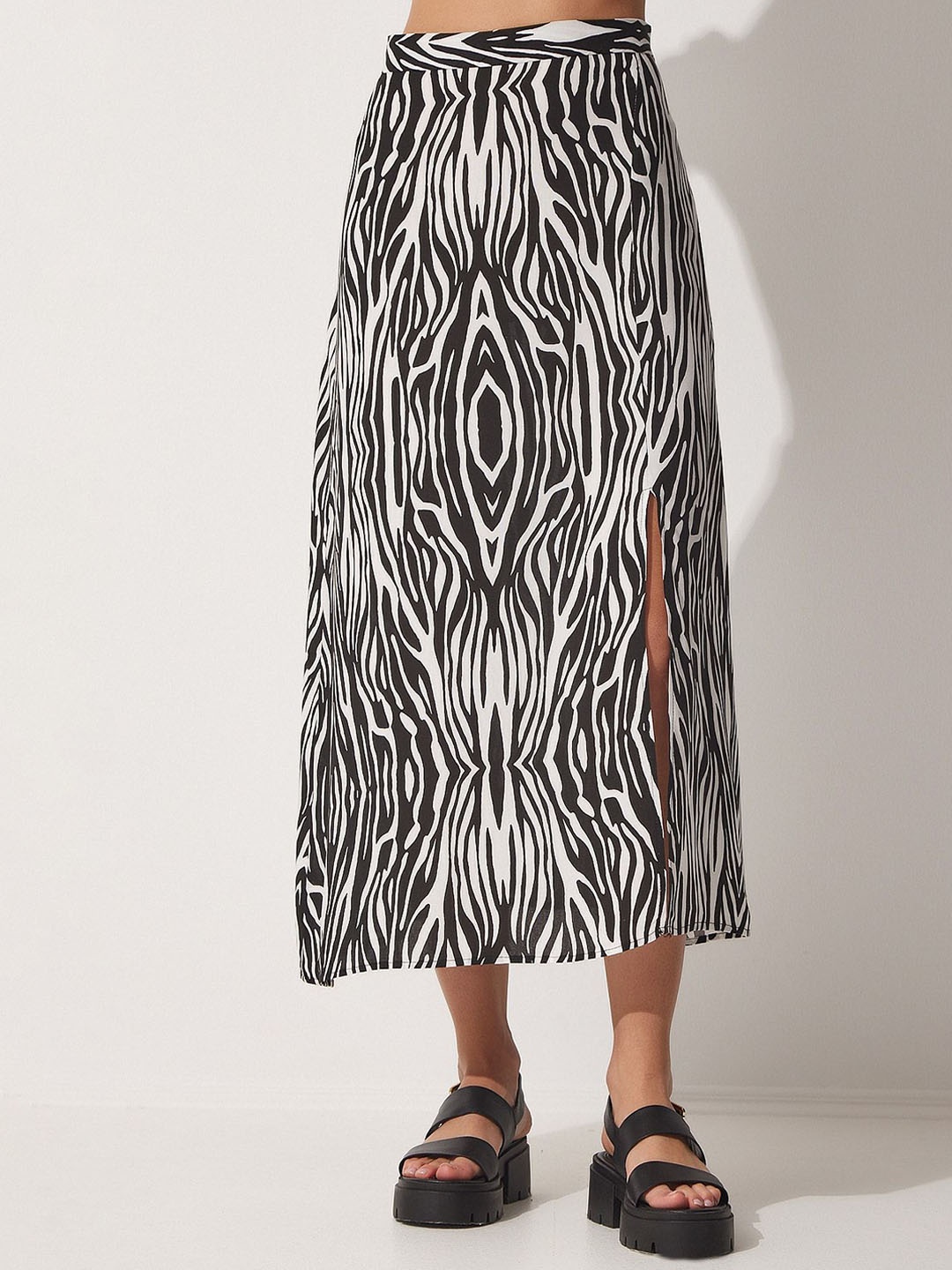 

Happiness istanbul Abstract Printed A-Line Midi Skirt, Black