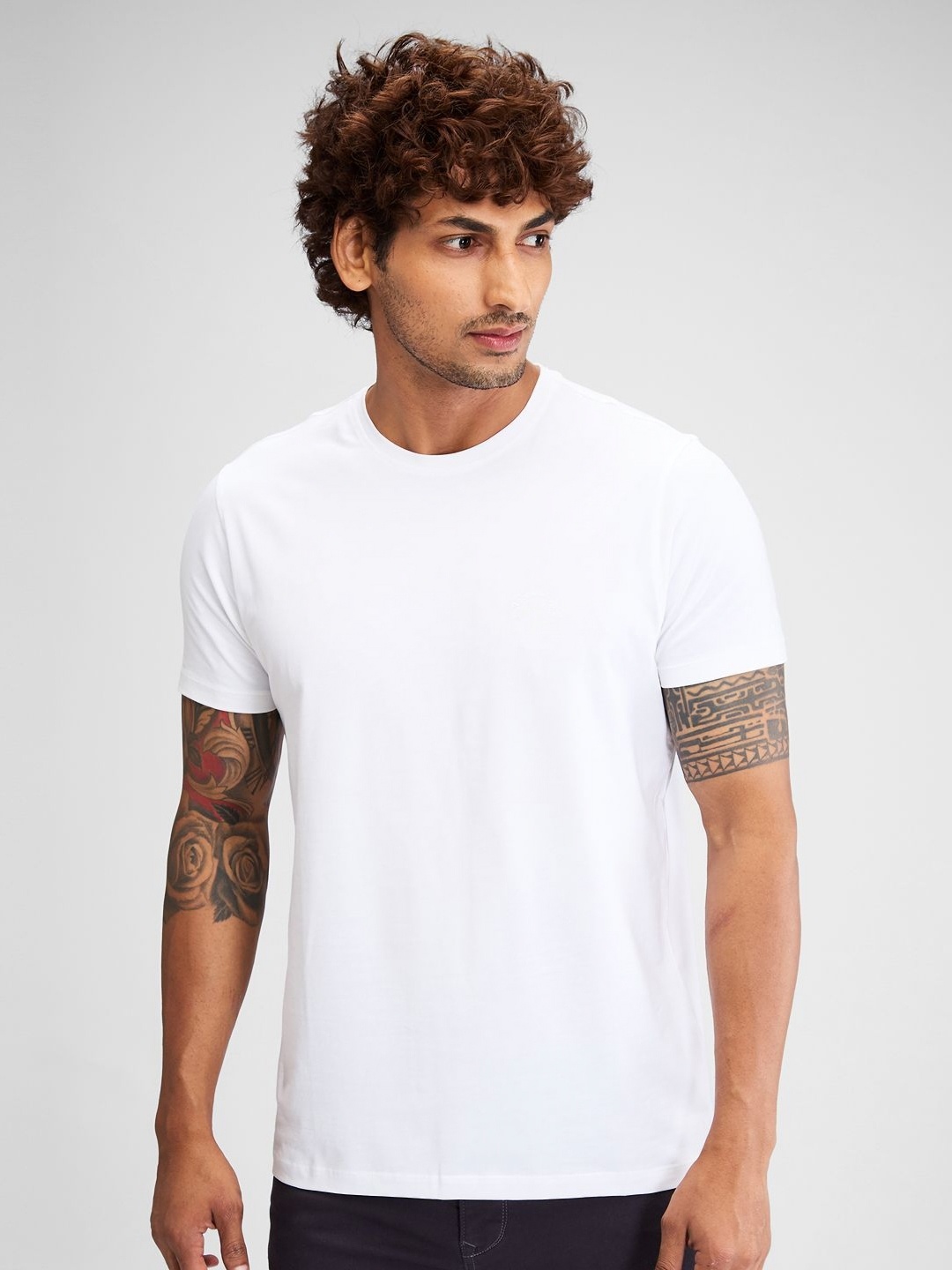 

SPYKAR Men Applique Slim Fit T-shirt, White