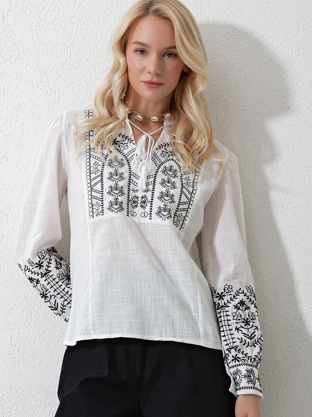 

Trend Alacati stili Floral Print Mandarin Collar Top, Na