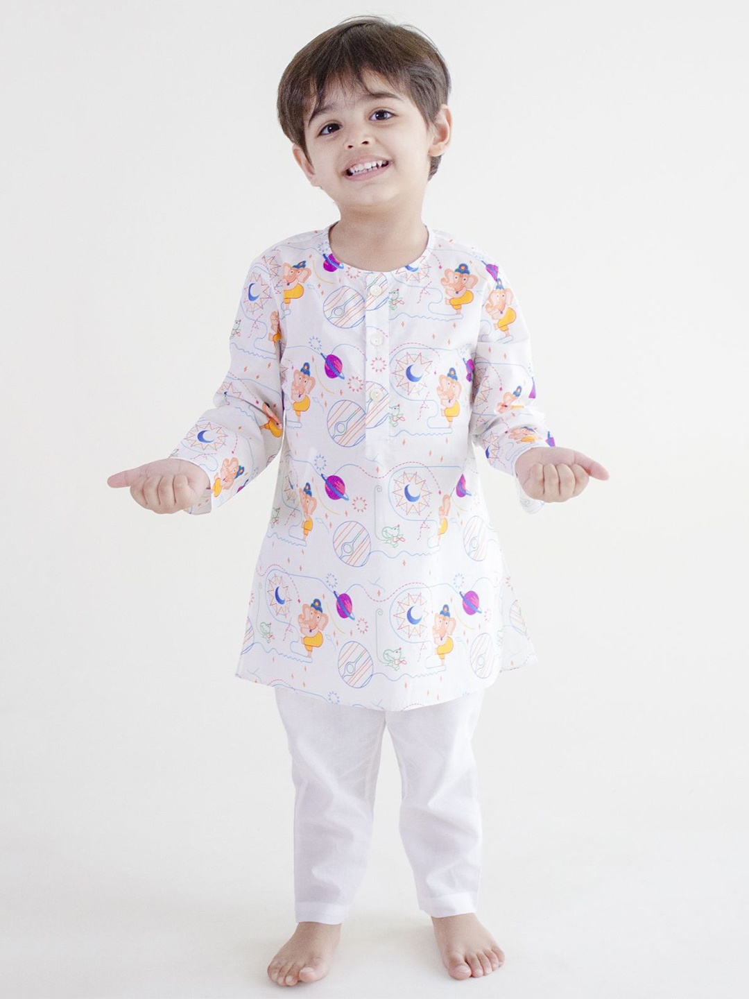 

Tiber Taber Boys Ethnic Motifs Printed Regular Pure Cotton Kurta With Pyjama, White