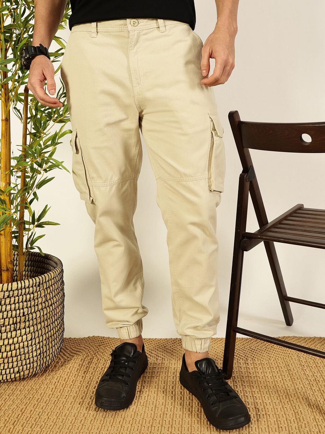 

Thomas Scott Men Classic Slim Fit Easy Wash Cargos Trousers, Cream
