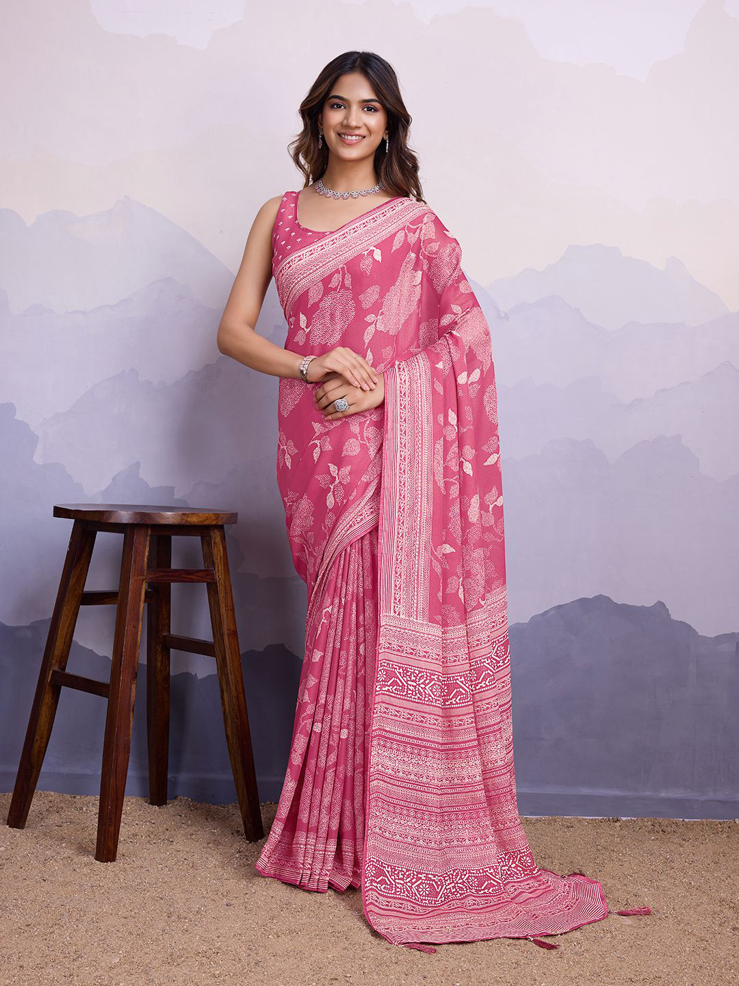 

Mitera Floral Pure Georgette Saree, Peach