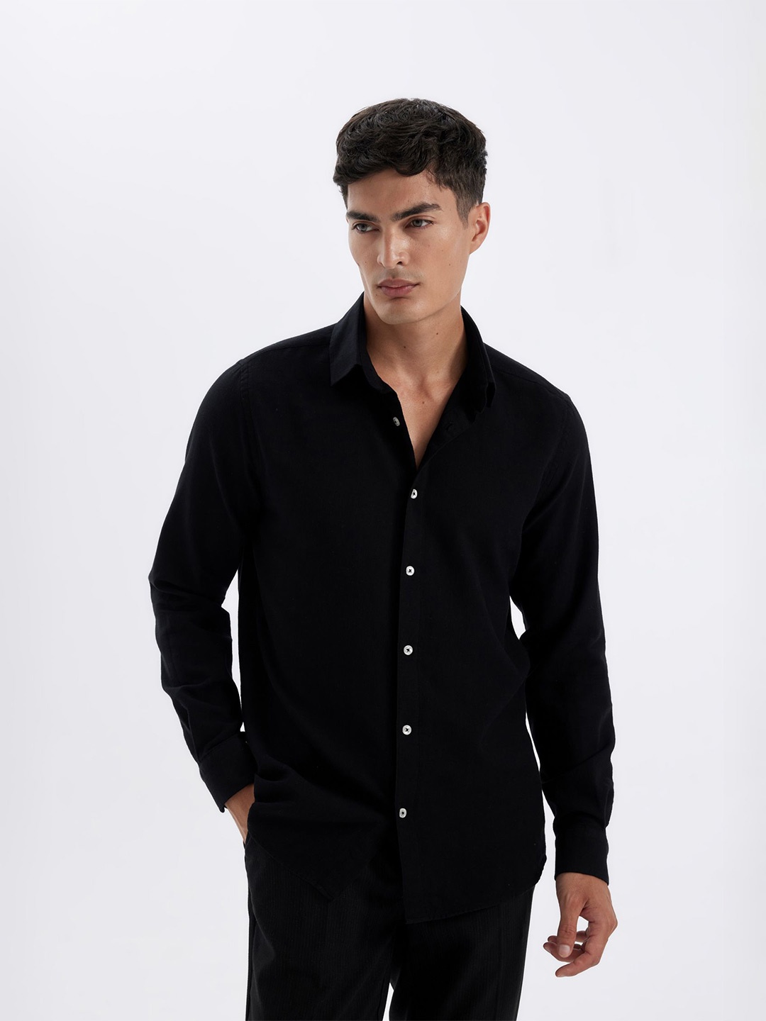 

DeFacto Men Opaque Casual Shirt, Na