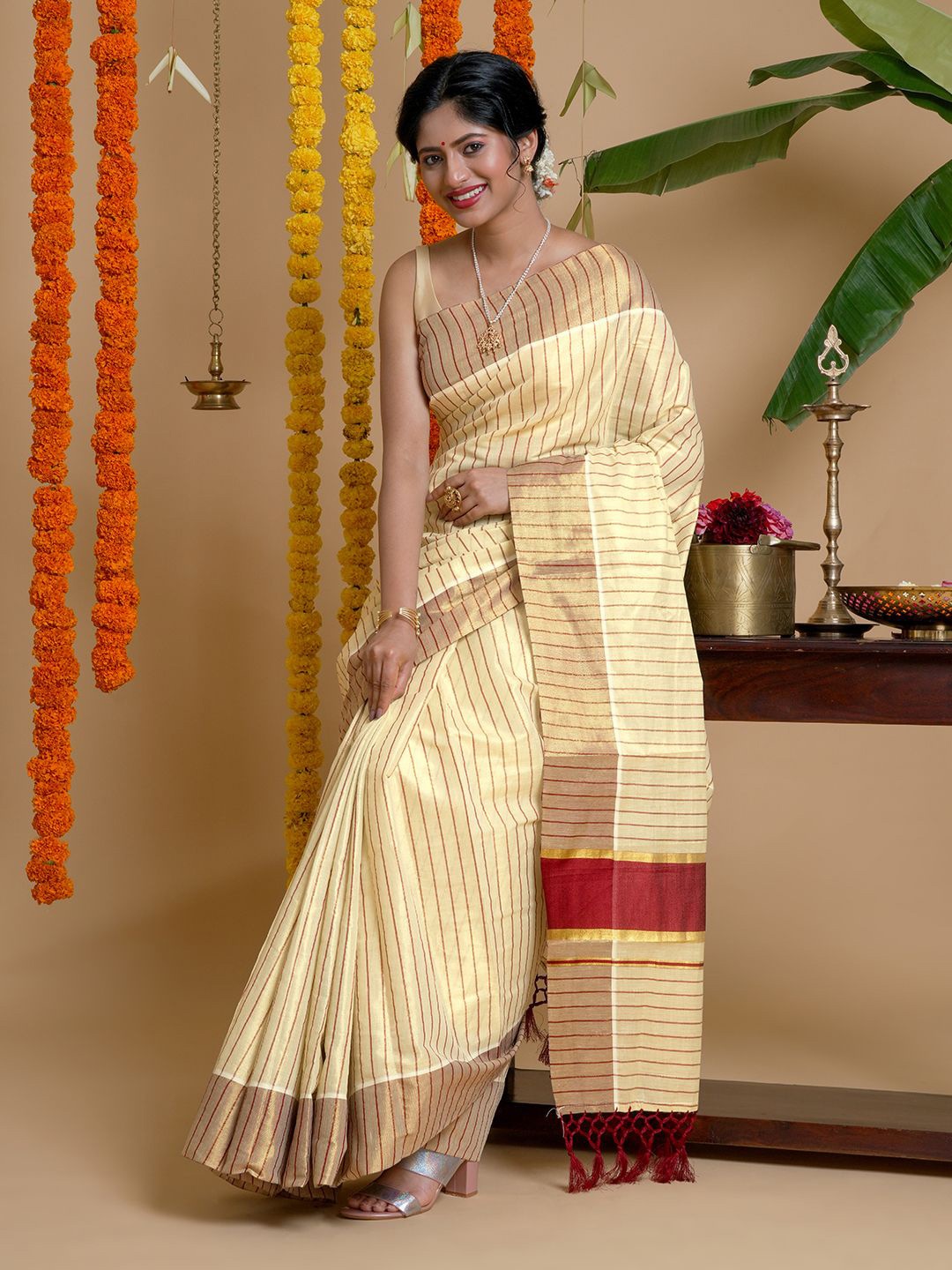 

TEEJH Woven Design Striped Tissue Kasavu Saree, Maroon