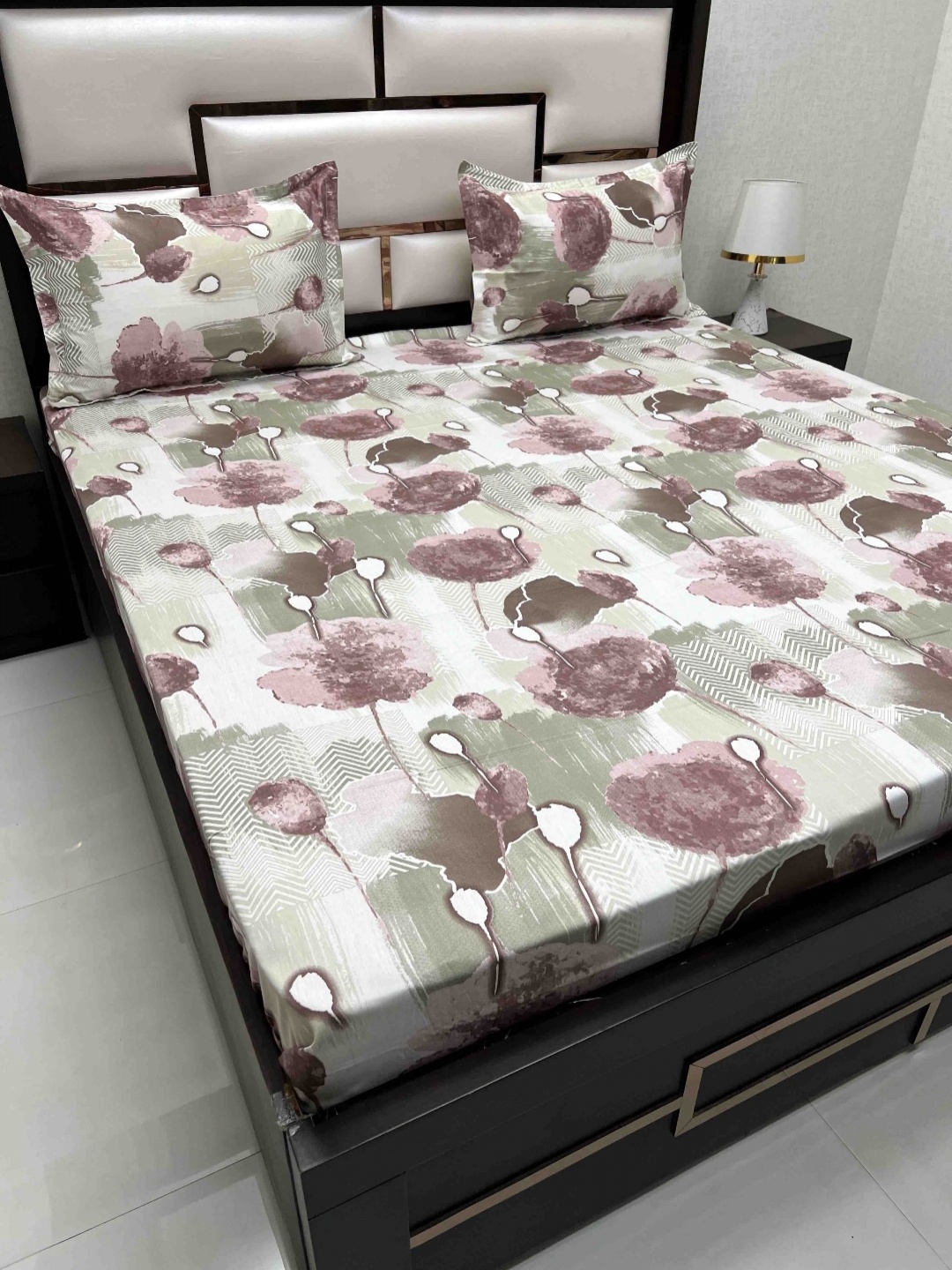 

Pure Decor Royal Velar White Abstract 380 TC Pure Cotton King Bedsheet & 2 Pillow Covers