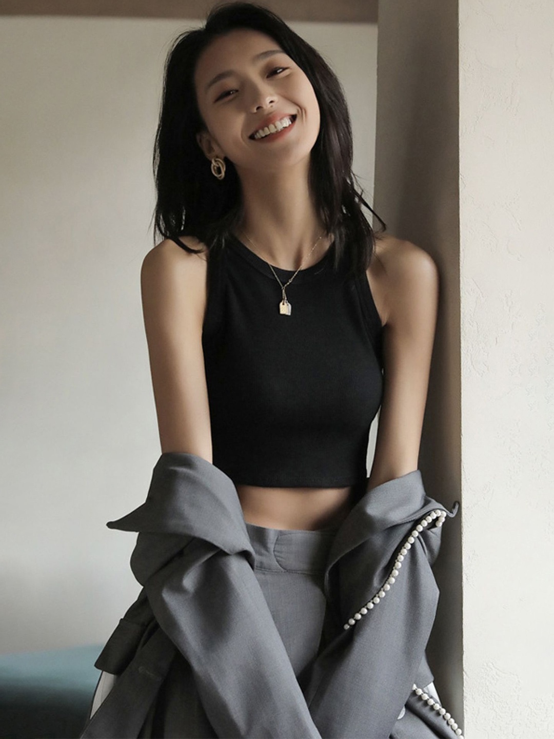 

LULU & SKY Crop Top, Black