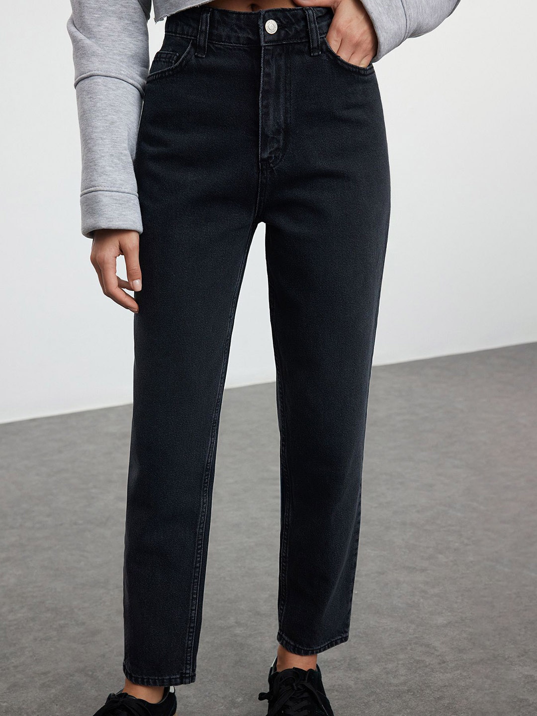 

Trendyol Women Cotton Mid-Rise Regular Fit Jeans, Navy blue