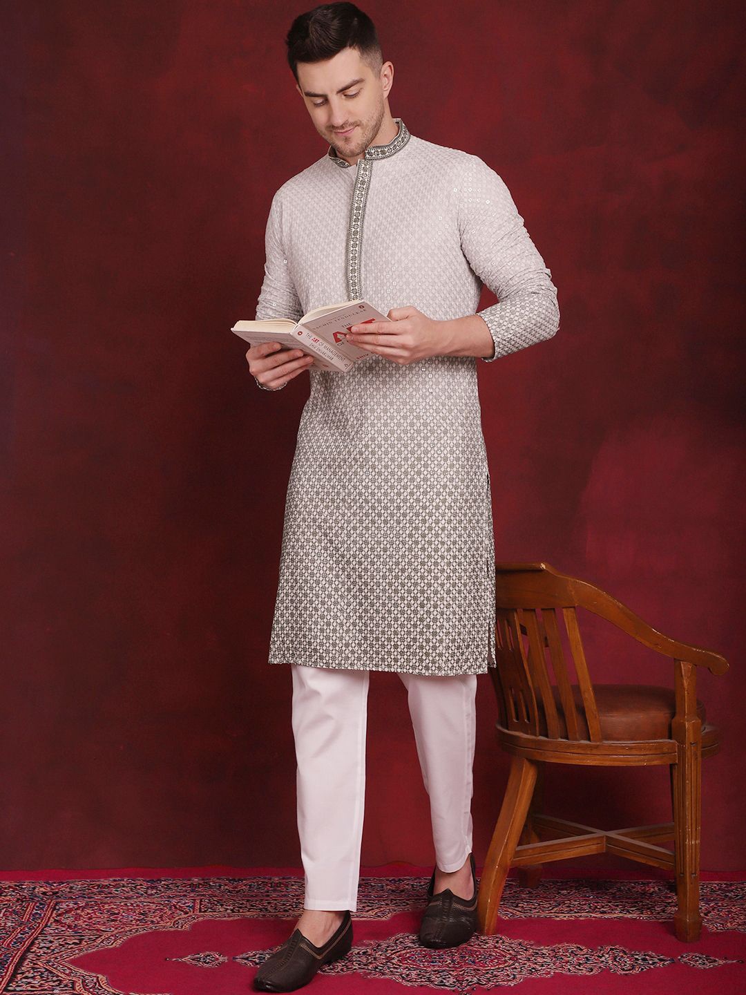 

Jompers Geometric Embroidered Mandarin Collar Sequinned Kurta With Pyjamas, Green