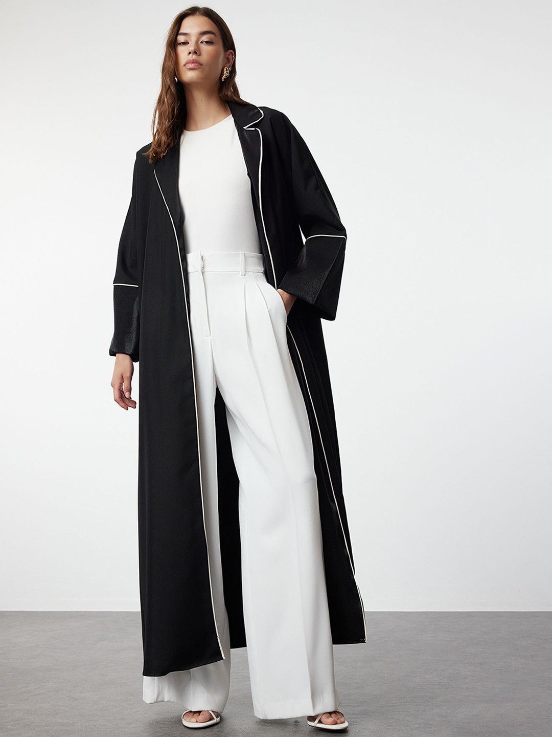 

Trendyol Lapel Collar Open Front Straight Shrug, Black