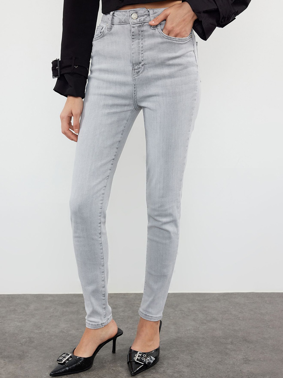 

Trendyol Women Mid-Rise Low Distress Jeans, Grey