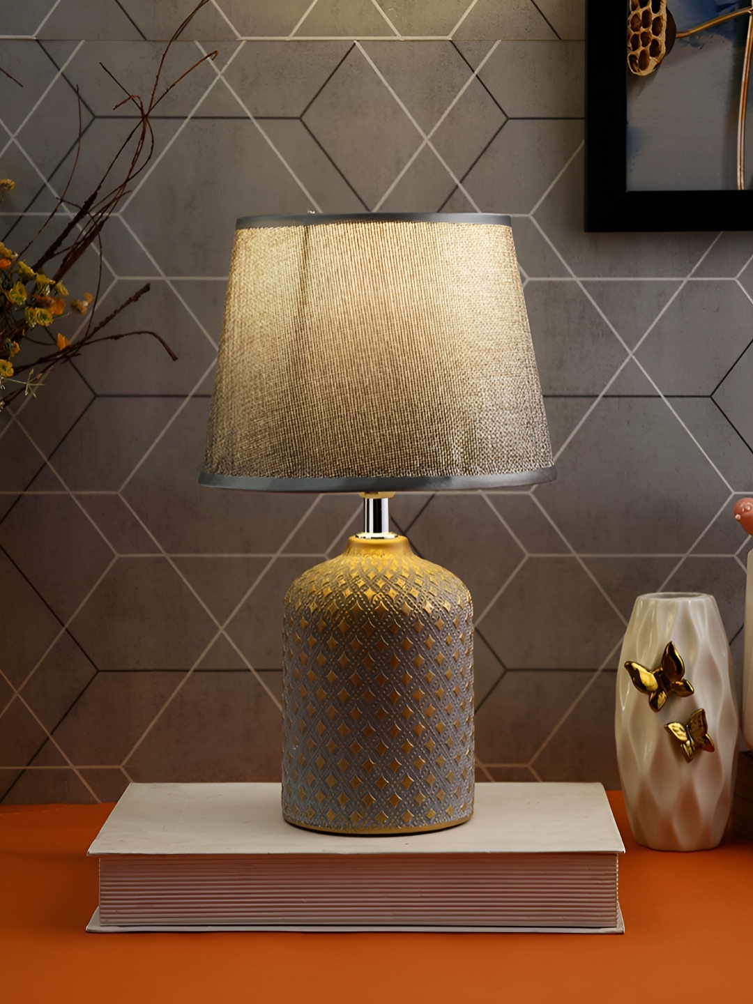 

TAYHAA Grey & Gold-Toned Textured Ceramic Contemporary Frusturical Shaped Table Lamp