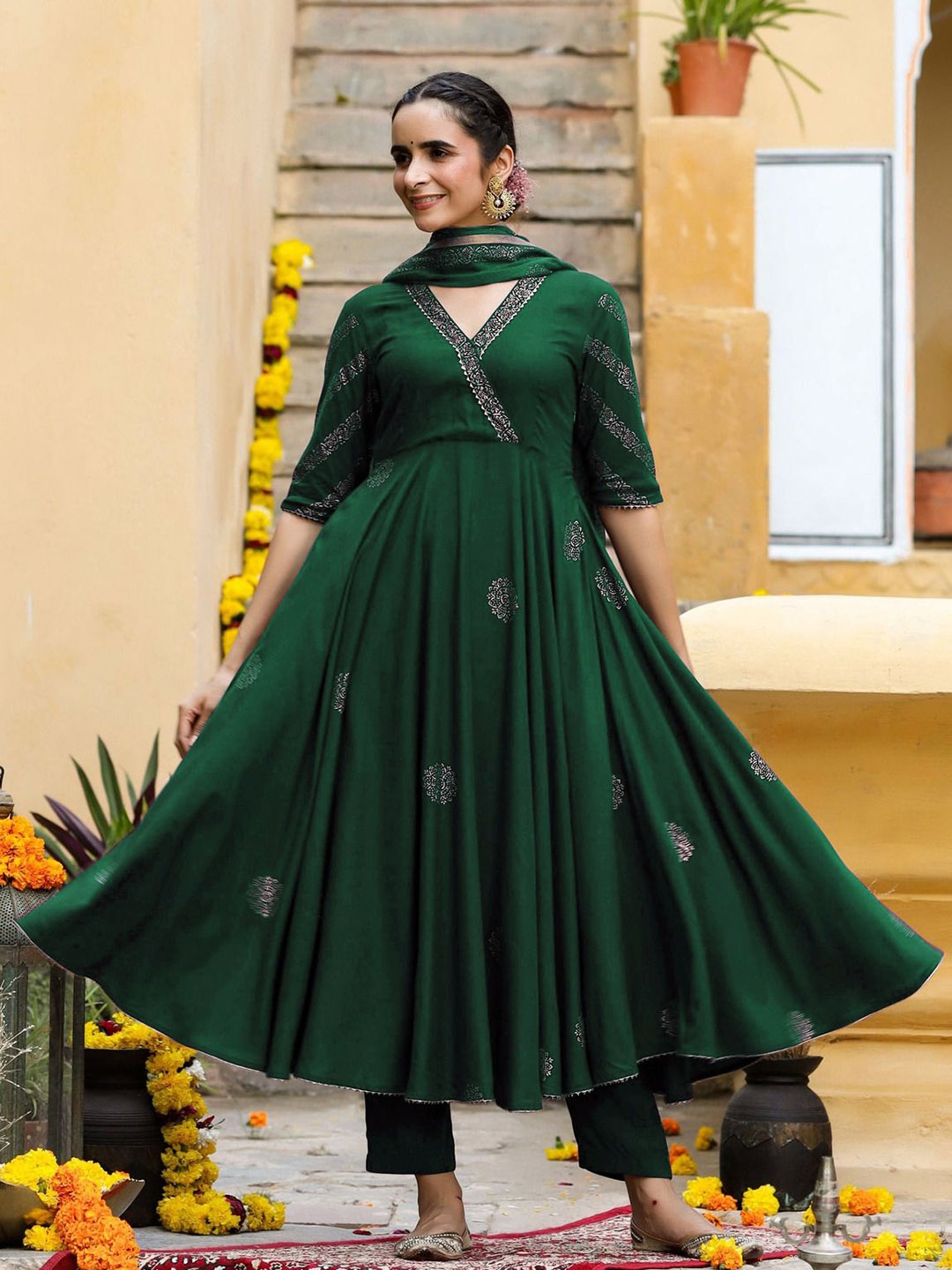 

GoSriKi Ethnic Motifs Printed Gotta Patti Kurta With Trousers & Dupatta, Green