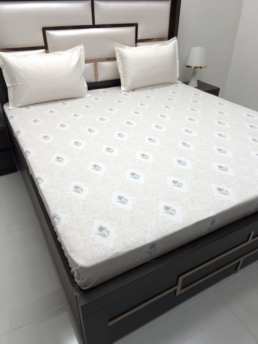 

Pure Decor Lifestyle Yellow Floral 380 TC Pure Cotton King Bedsheet With 2 Pillow Covers