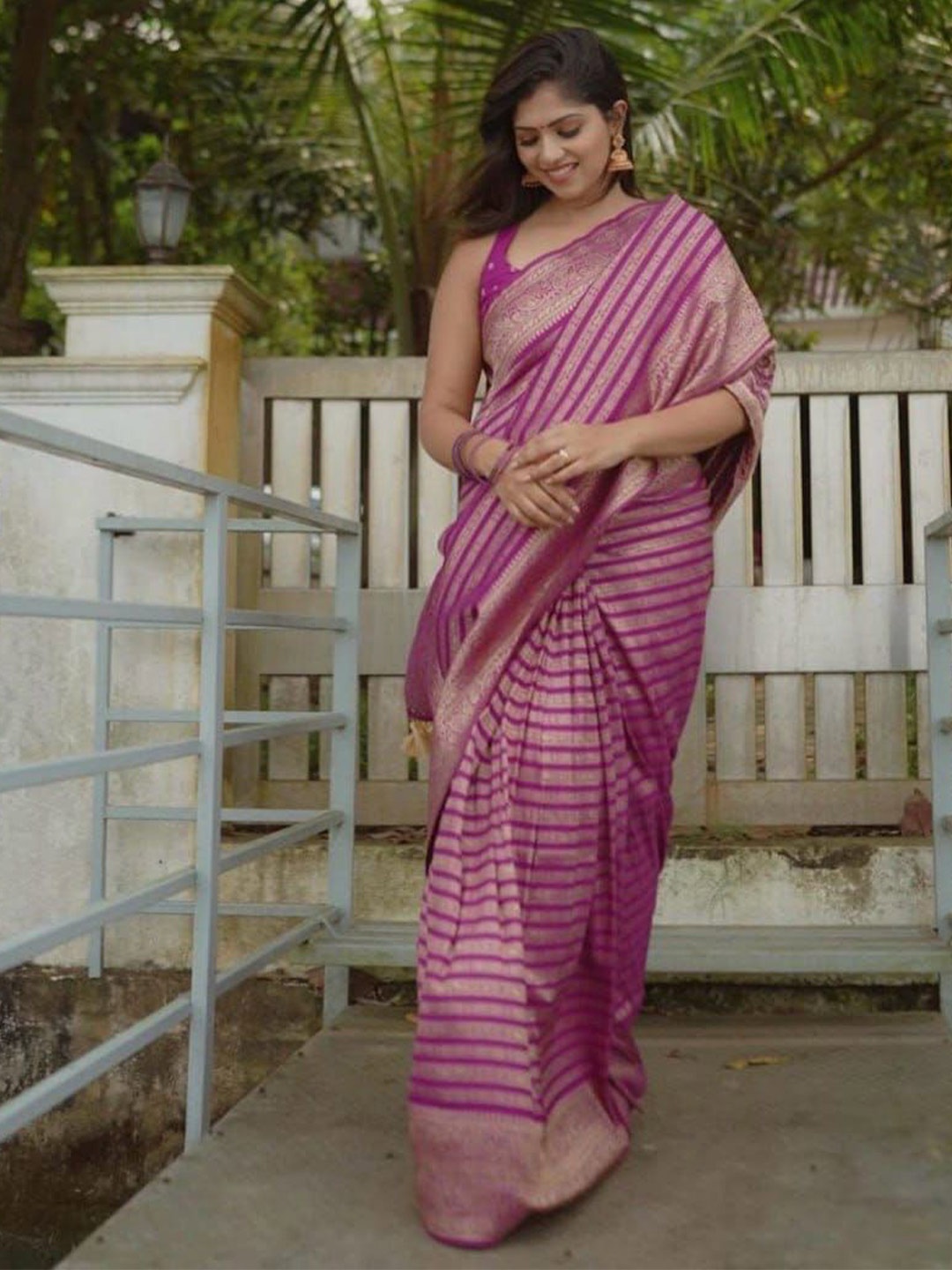 

LEAFFEB Woven Design Zari Pure Silk Banarasi Saree, Pink