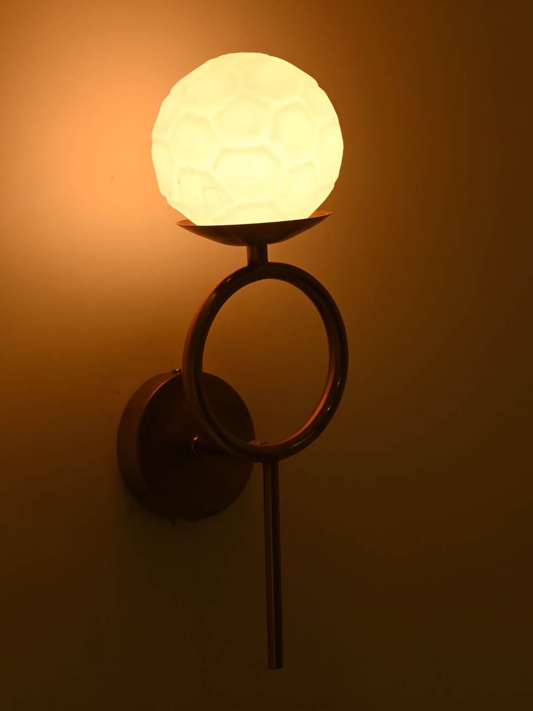 

Afast White Glass Traditional Spherical Shaped Wall Lamp