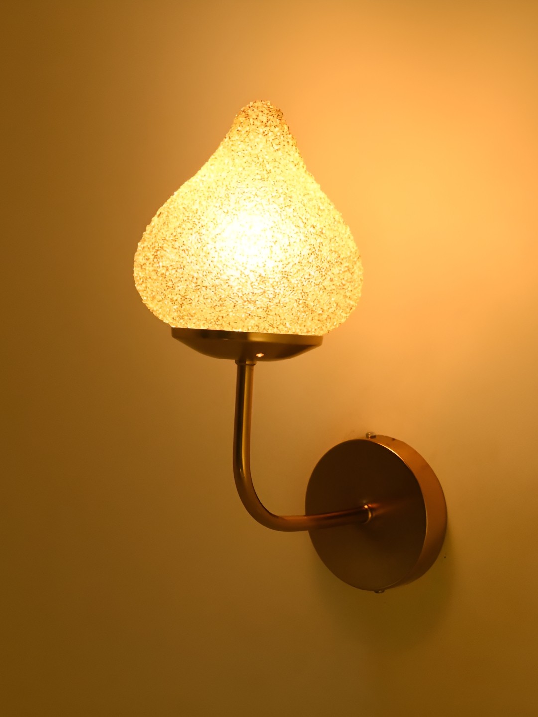 

Afast Gold Toned & Yellow Textured Glass Contemporary Abstract Shaped Wall Lamp