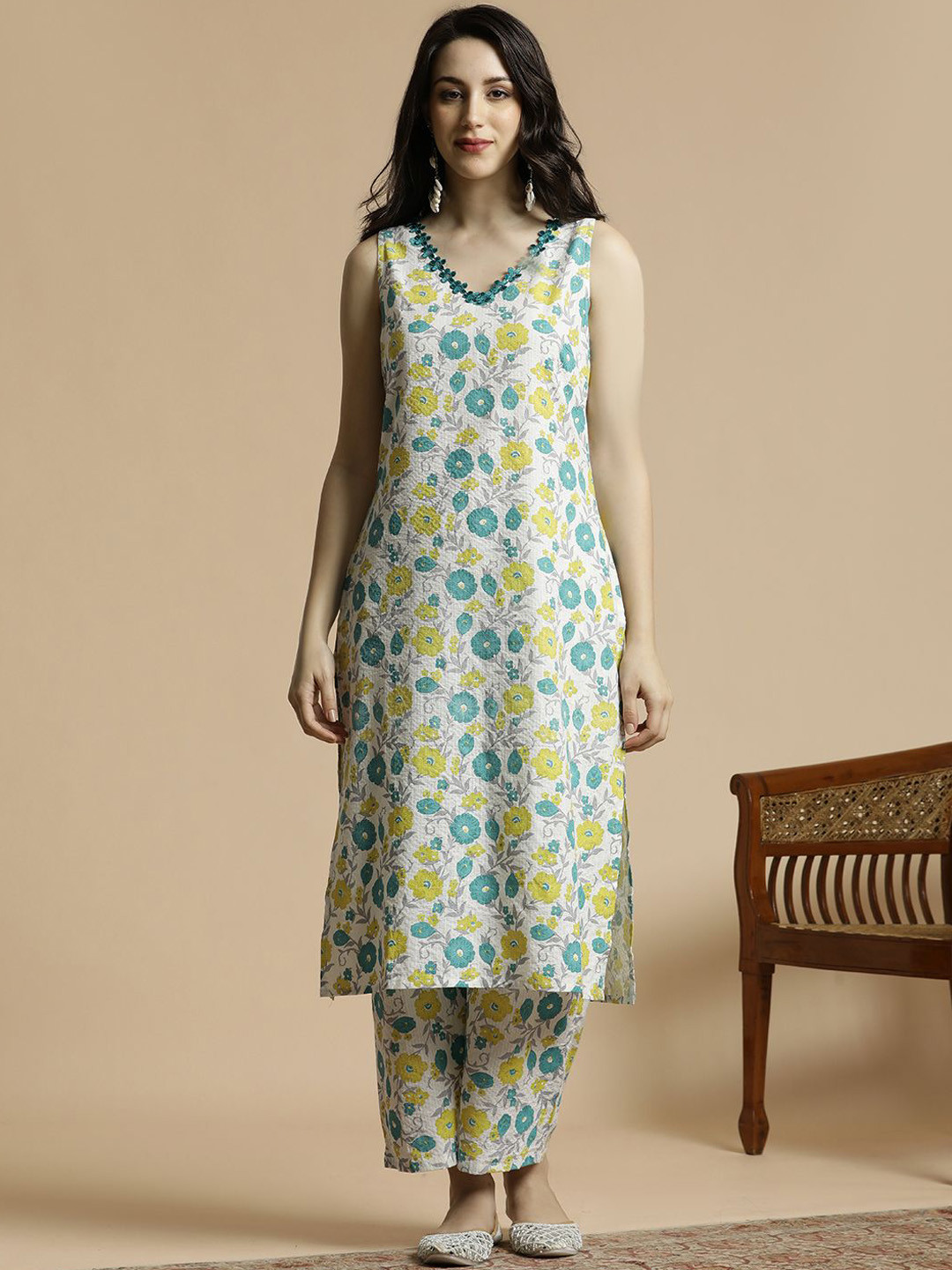 

Anouk White & Teal Green Floral Printed V-Neck Thread Work Straight Kurta with Palazzos