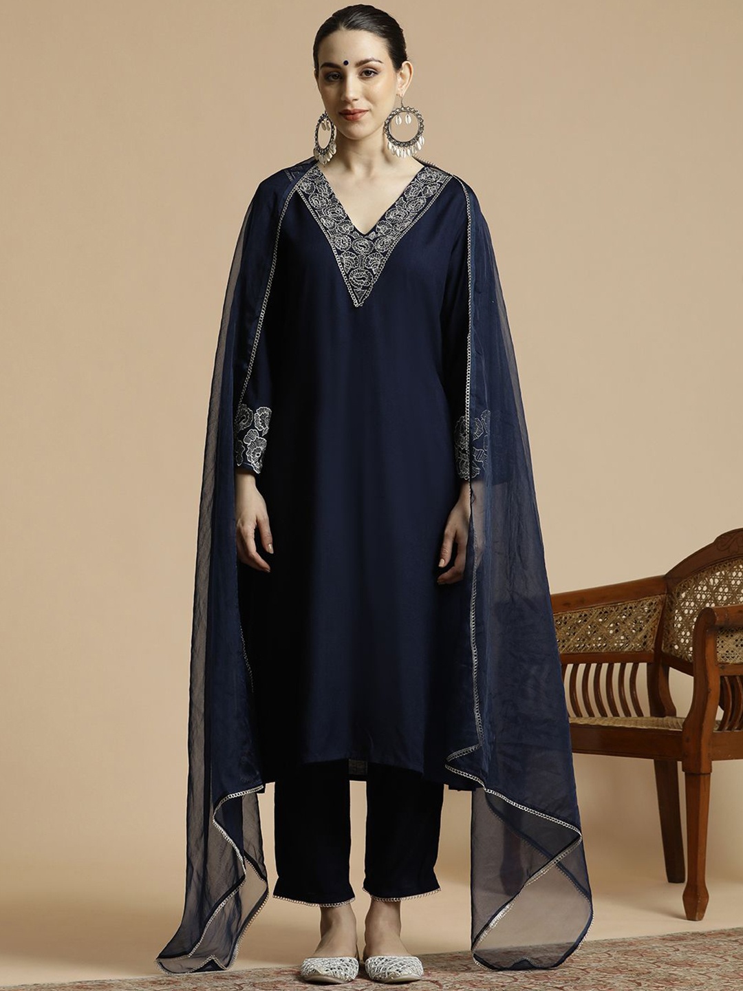 

Anouk Floral Embroidered V Neck Thread Work Straight Kurta With Trousers & Dupatta, Navy blue