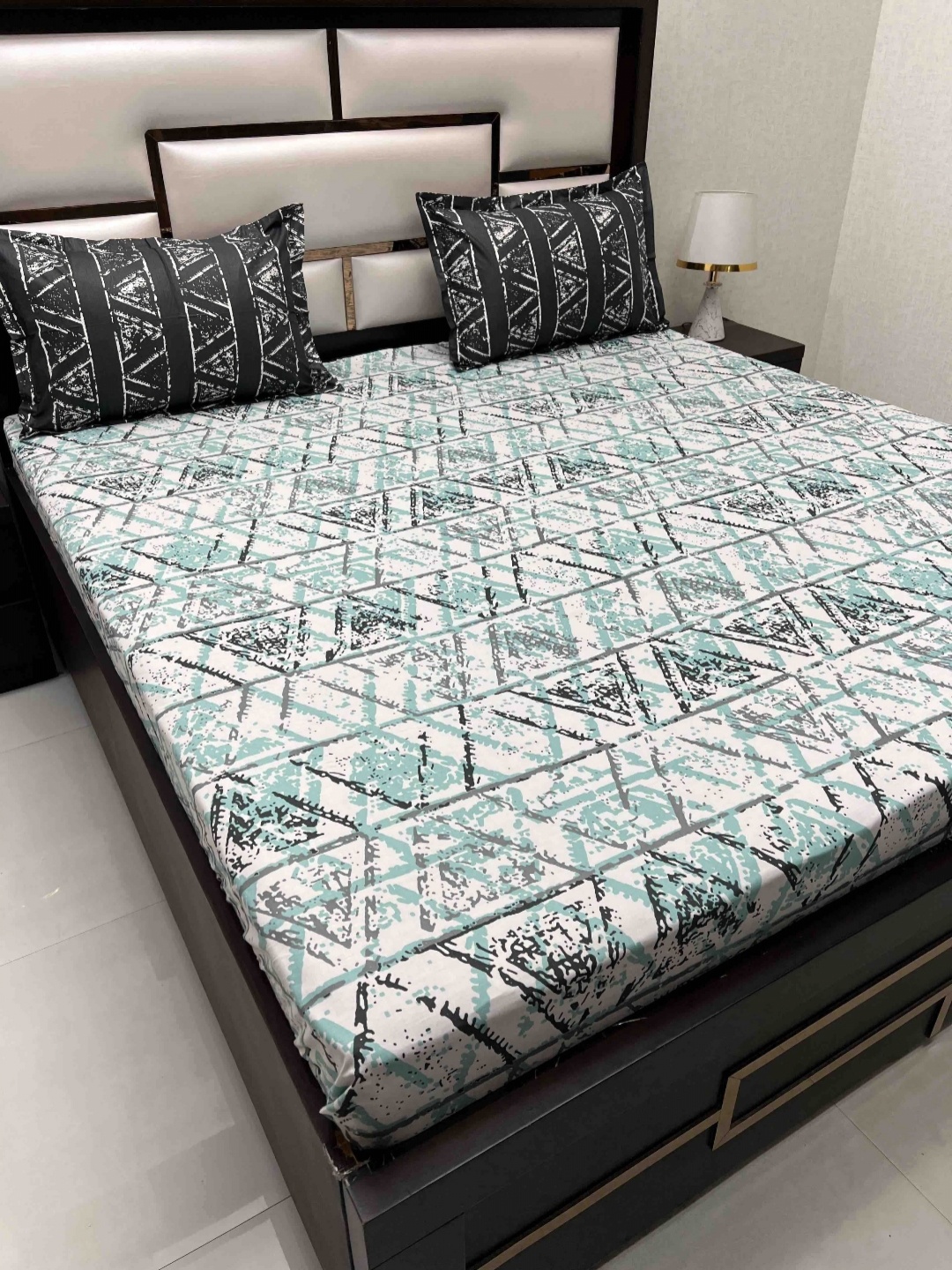 

Pure Decor Lifestyle Green Geometric 400 TC Cotton King Bedsheet With 2 Pillow Covers