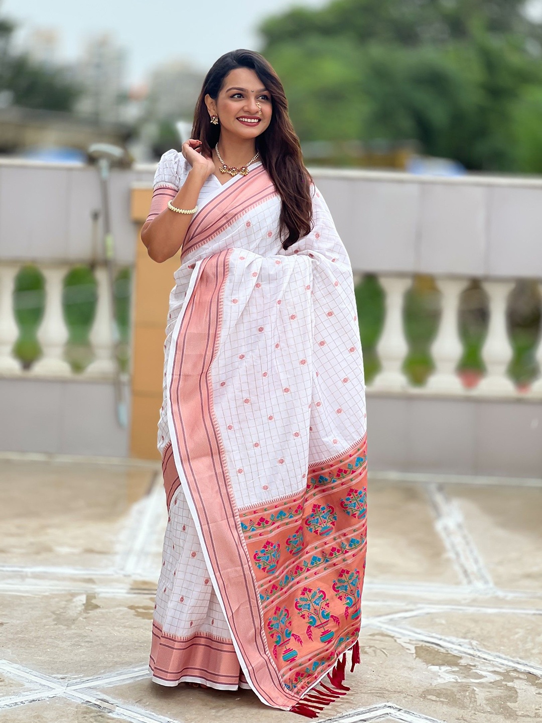 

LeeliPeeri Designer Ethnic Motifs Zari Designer Paithani Saree, White