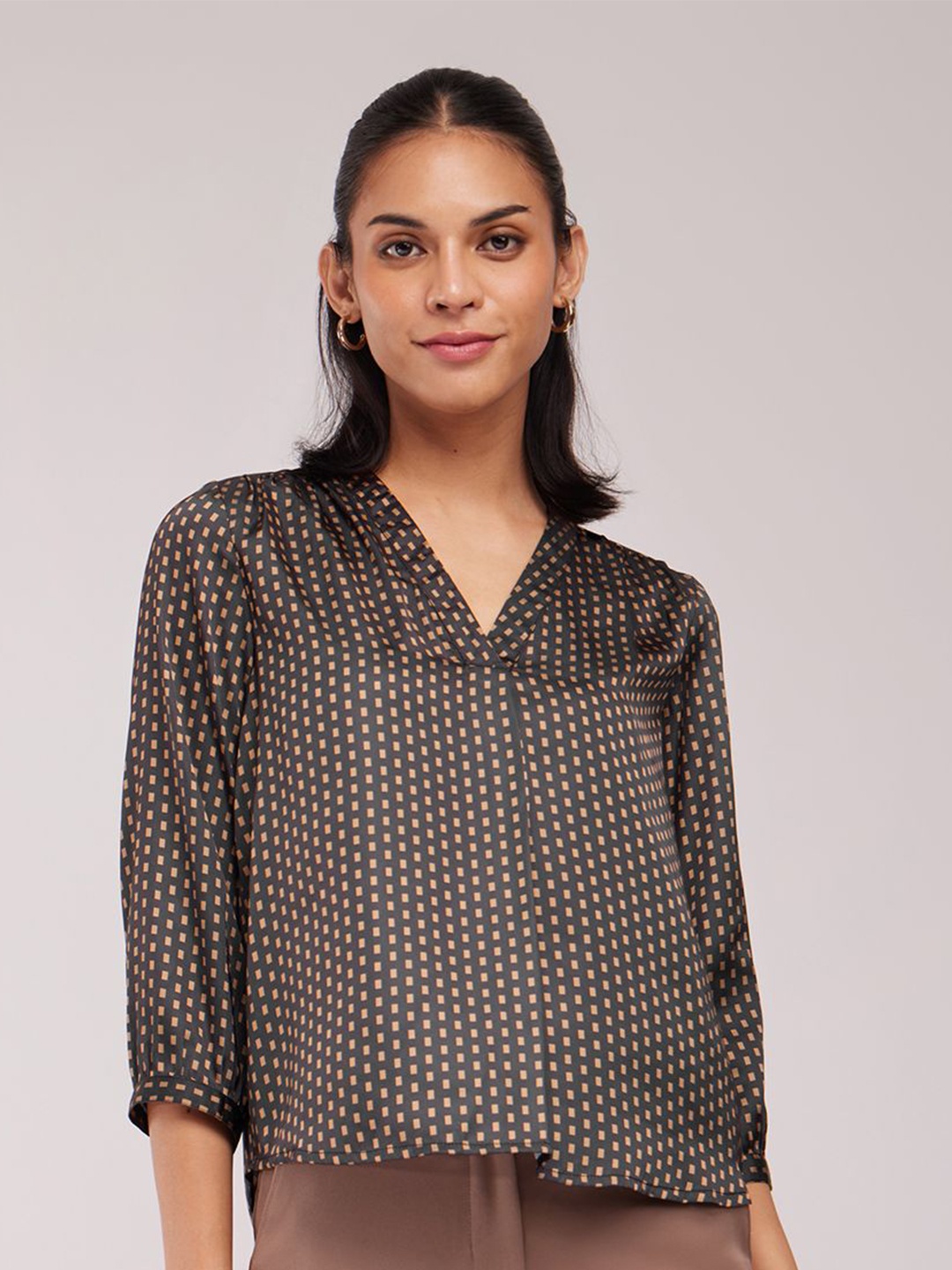 

FableStreet Women Geometric Printed V-Neck Top, Black