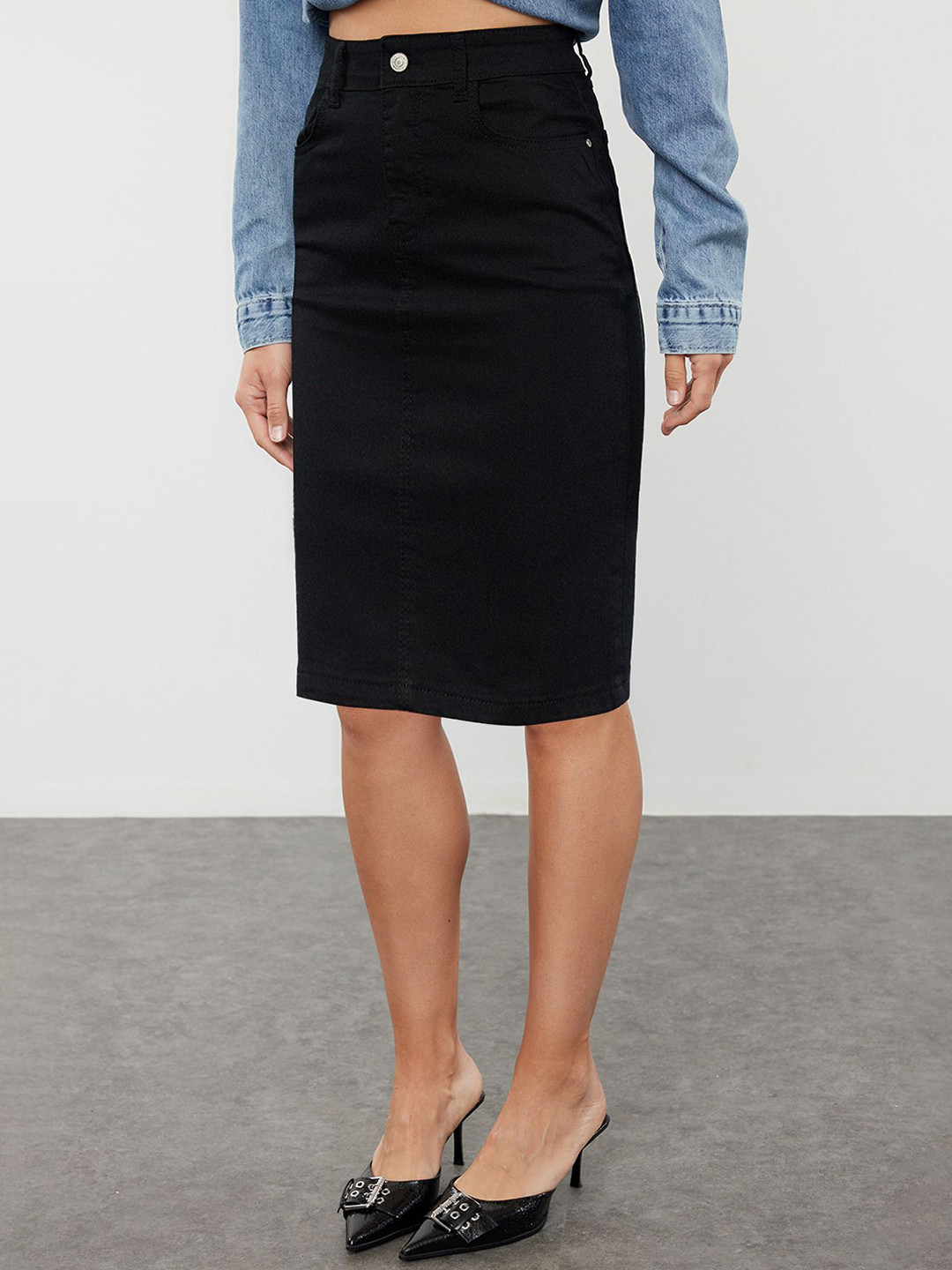 

Trendyol Women Straight Knee Length A-Line Skirts, Black