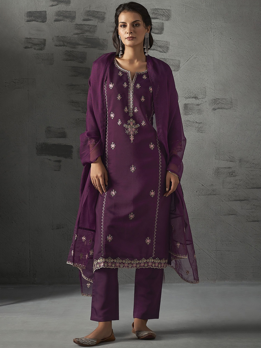 

Anouk Floral Embroidered Notch-Neck Regular Sequinned Straight Kurta with Trouser, Burgundy