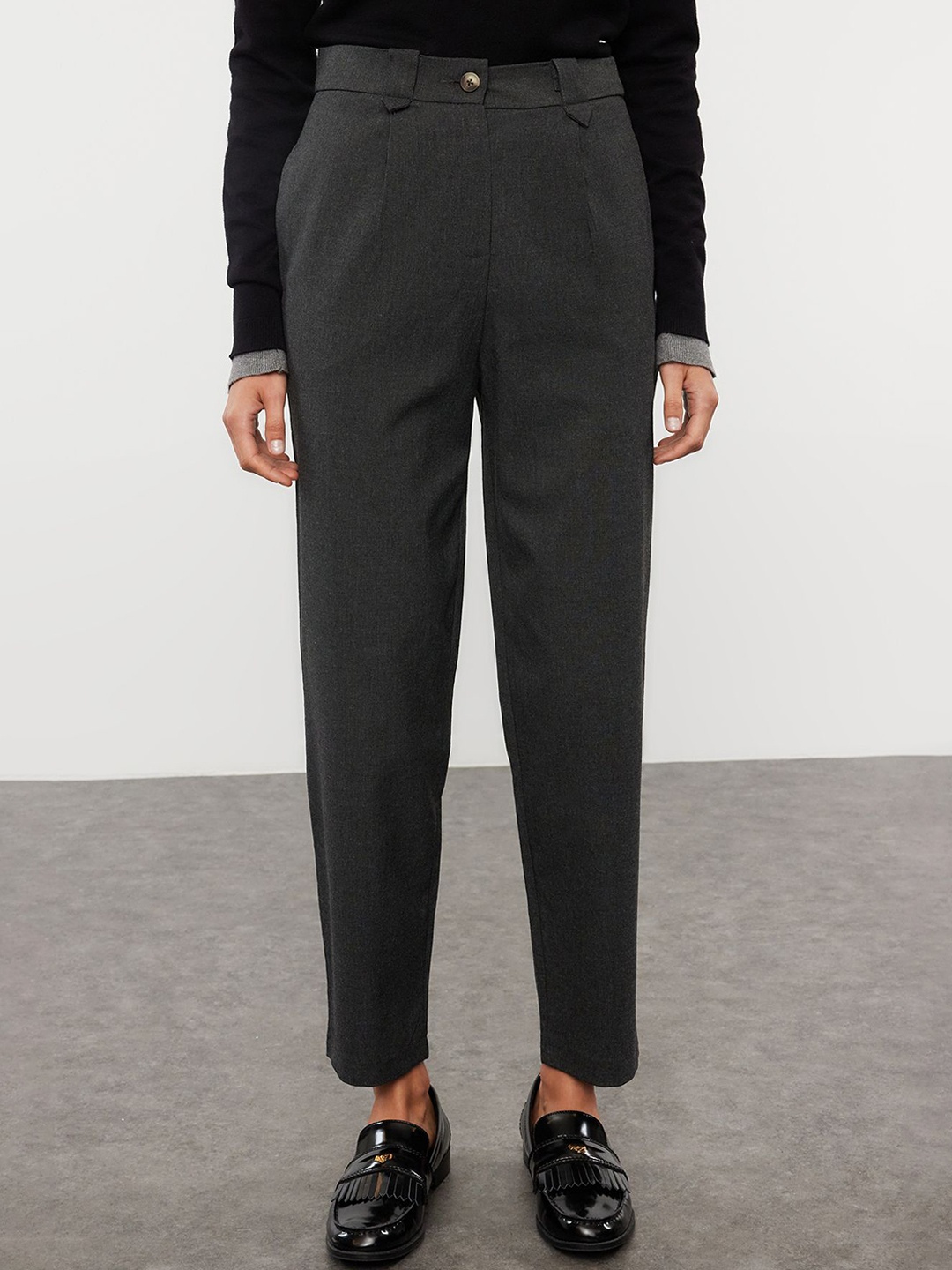 

Trendyol Women Mid-RiseCasual Trousers, Grey