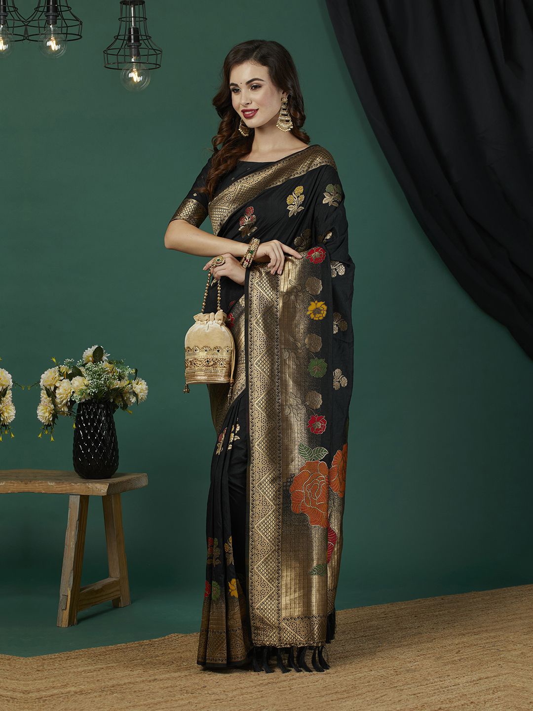 

KAYOMMI Pure Dola Banarasi Silk Saree, Black