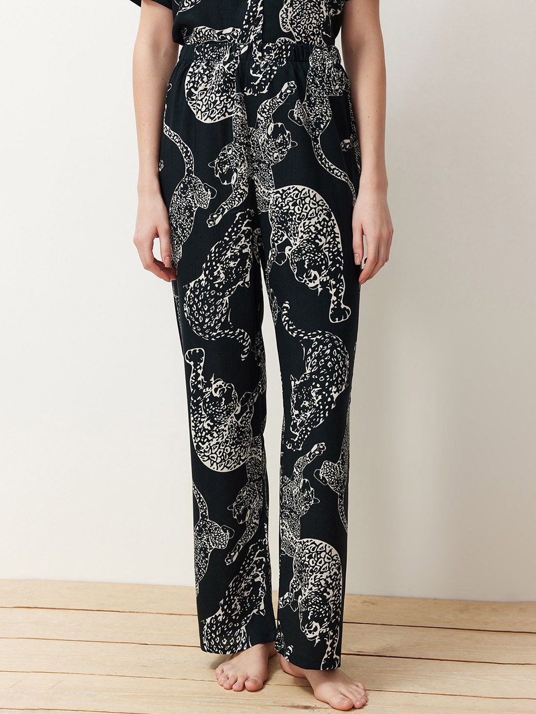 

Trendyol Women Animal Printed Night suit, Black