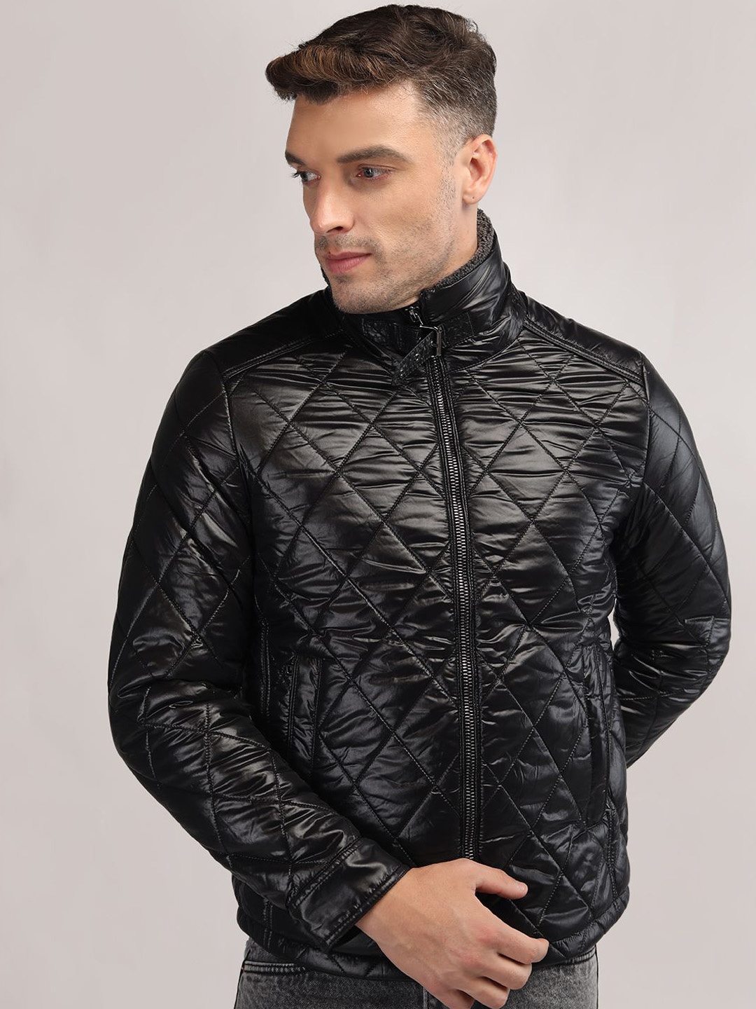 

LURE URBAN Men Geometric Outdoor Puffer Jacket, Black