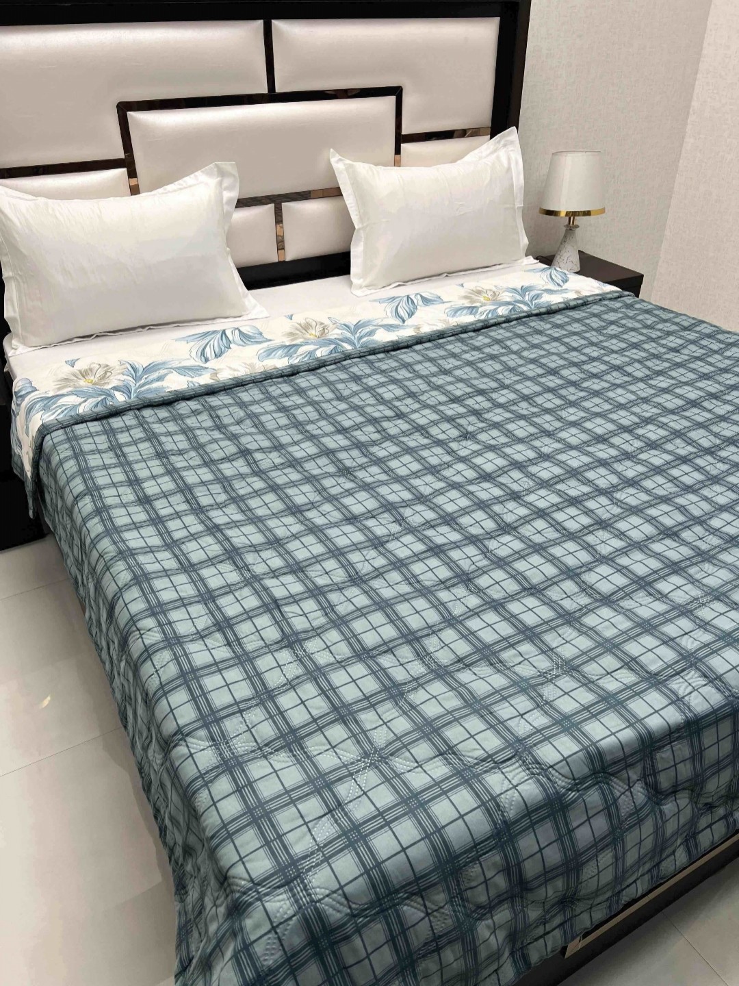 

Pure Decor Blue & White Floral Printed AC Room 210 GSM Reversible Double Bed Comforter