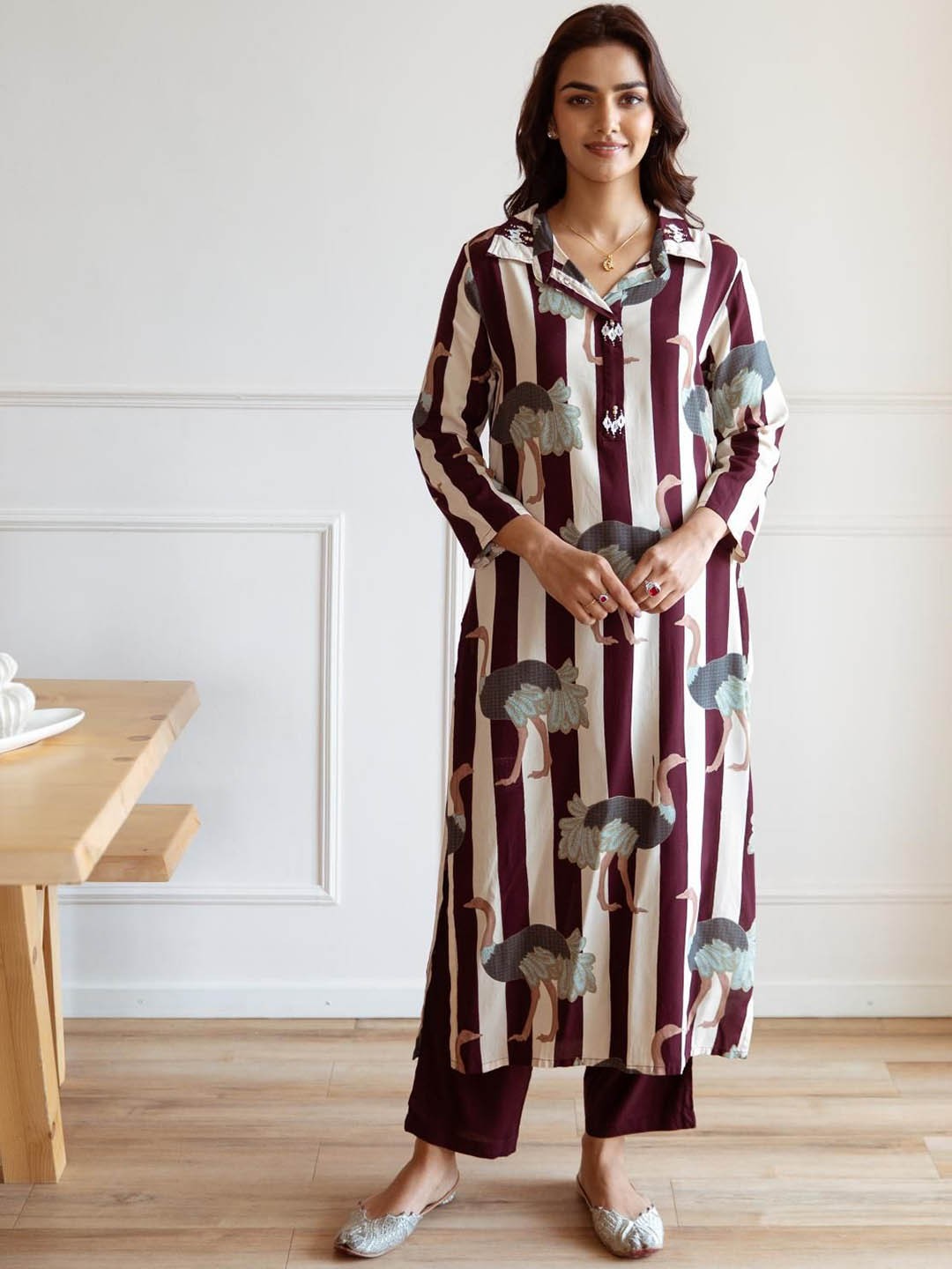 

Ishin Striped Printed Kurta with Trousers, Maroon