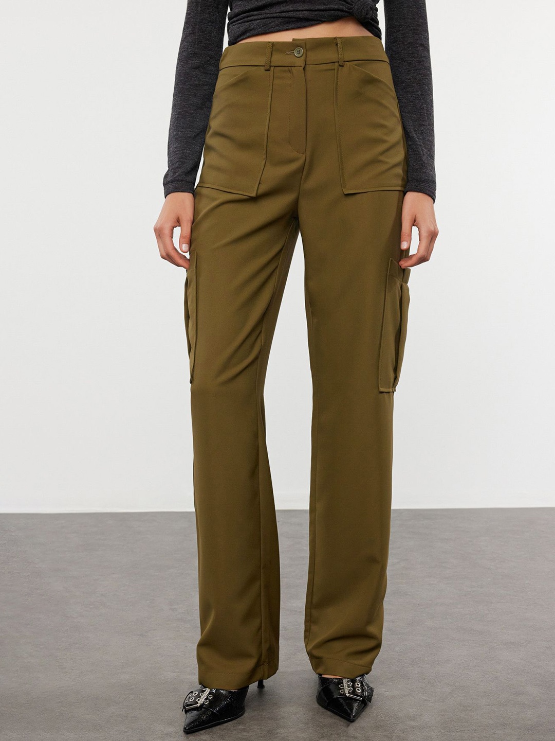 

Trendyol Women Solid Parallel Trousers, Olive