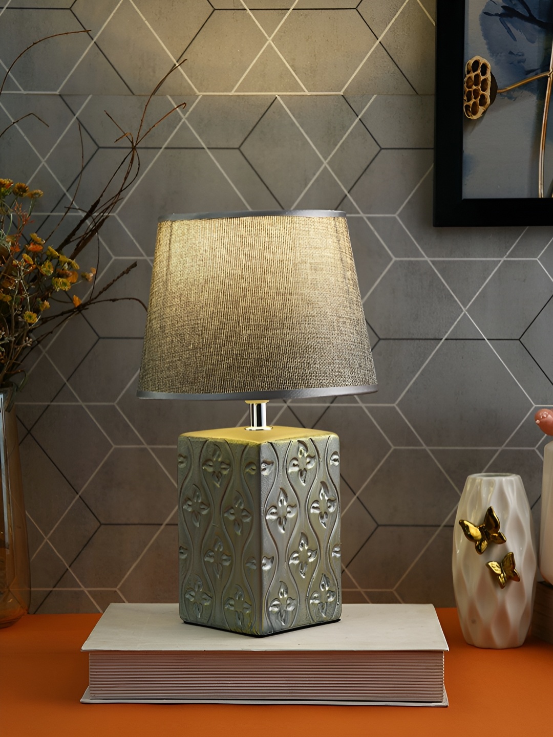 

TAYHAA Grey Textured Ceramic Contemporary Frusturical Shaped Table Lamp