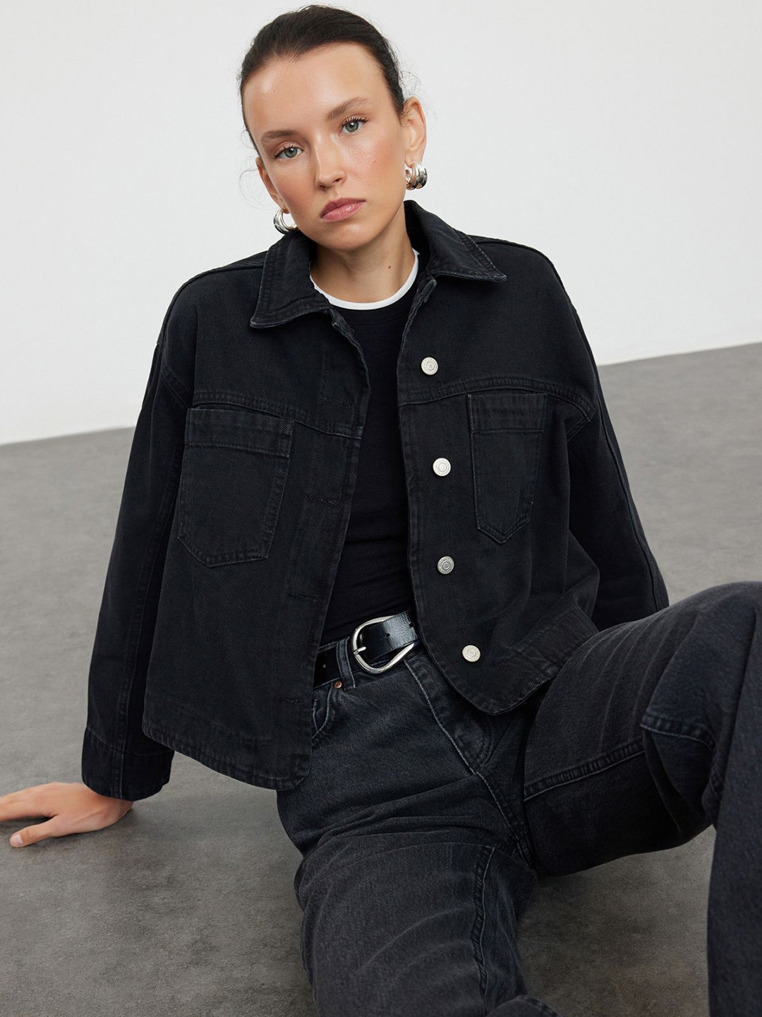

Trendyol Women Colourblocked Crop Denim Jacket, Na