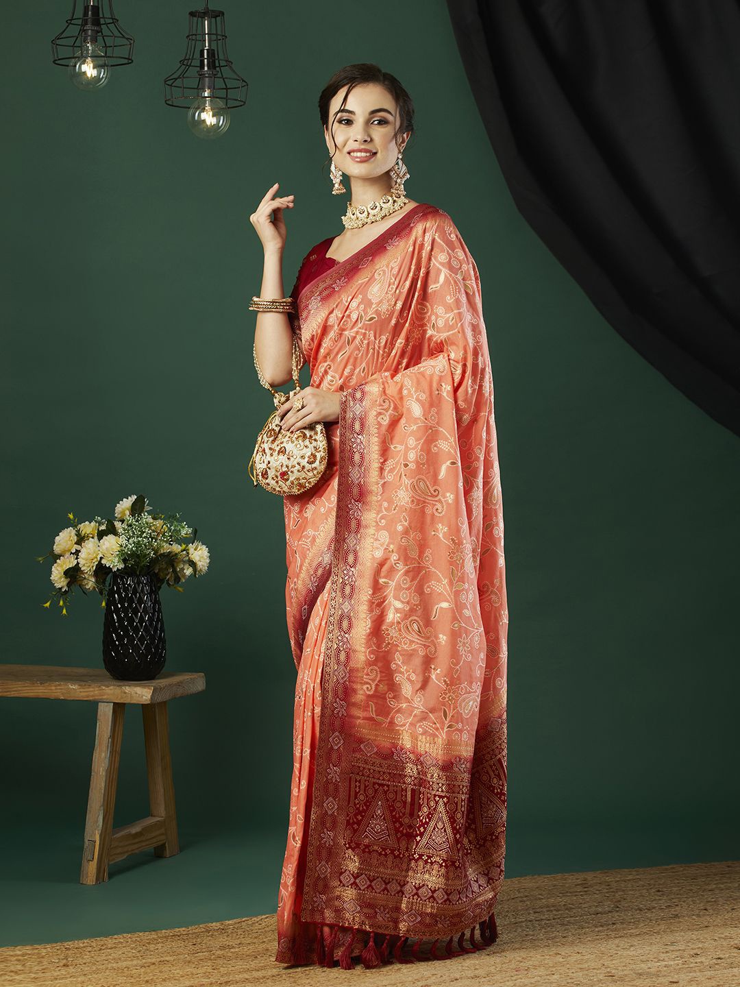

KAYOMMI Banrasi Woven Zari Border Pure Georgette Jacquard Saree, Peach