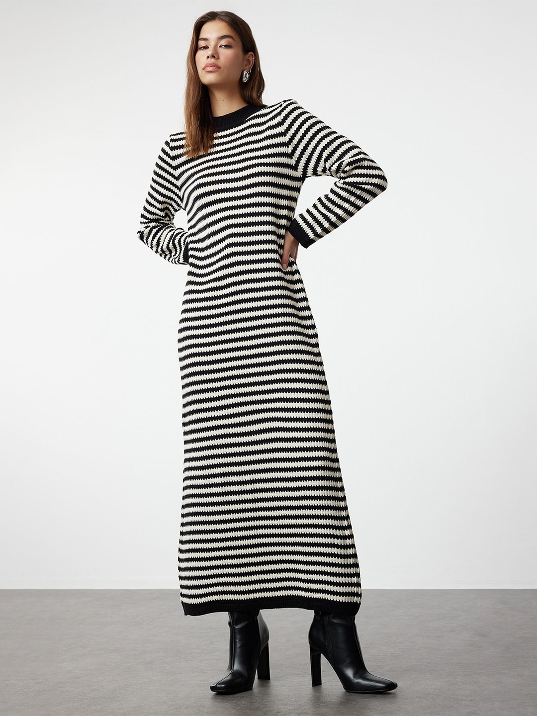 

Trendyol Striped Round Neck Maxi Dress, Na