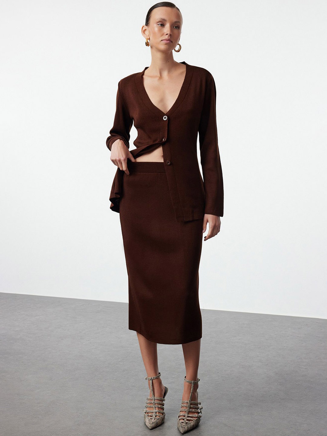 

Trendyol V-Neck Acrylic Top With Skirt, Brown