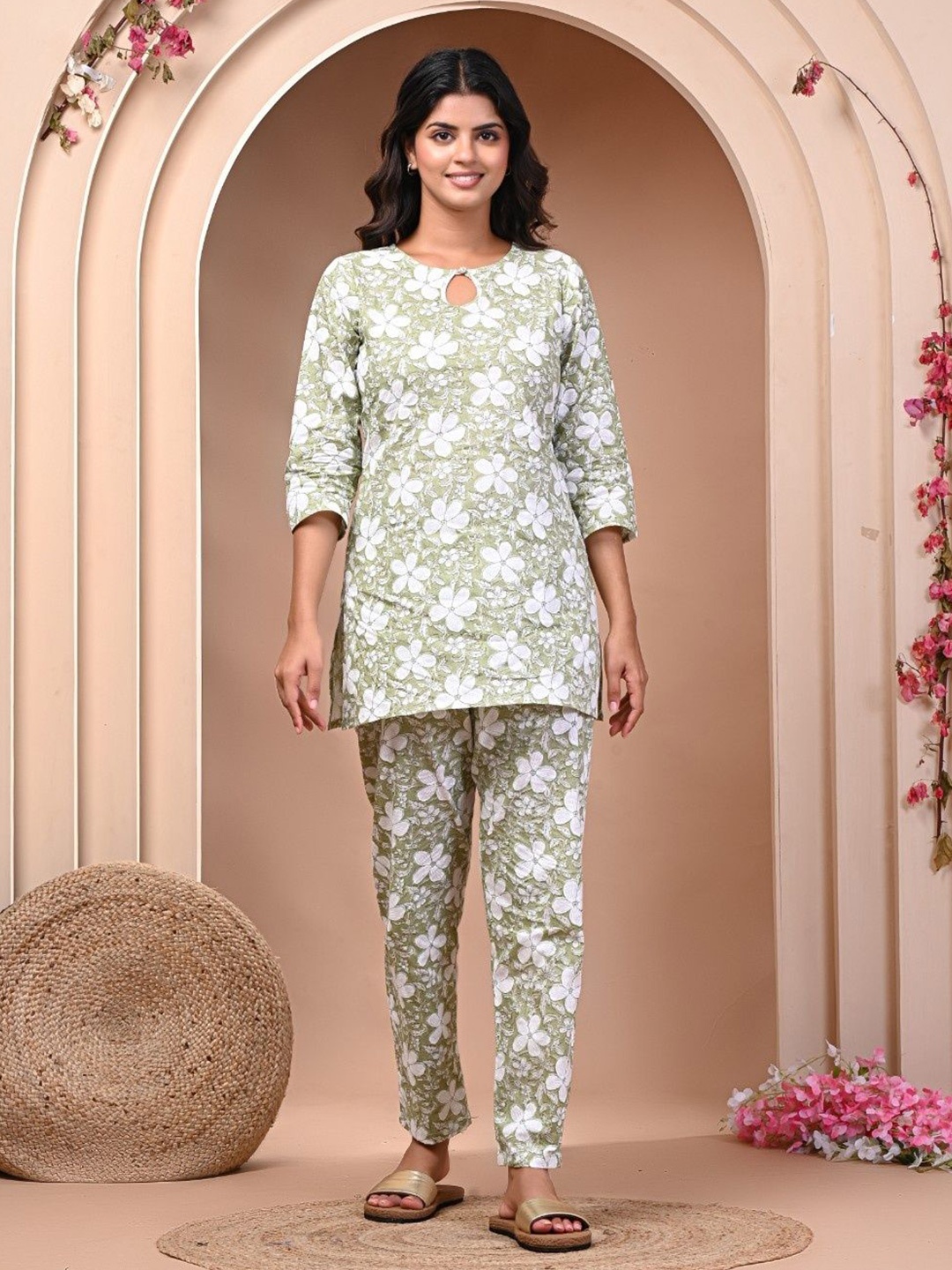 

Futra Gabha Printed Night suit, Green
