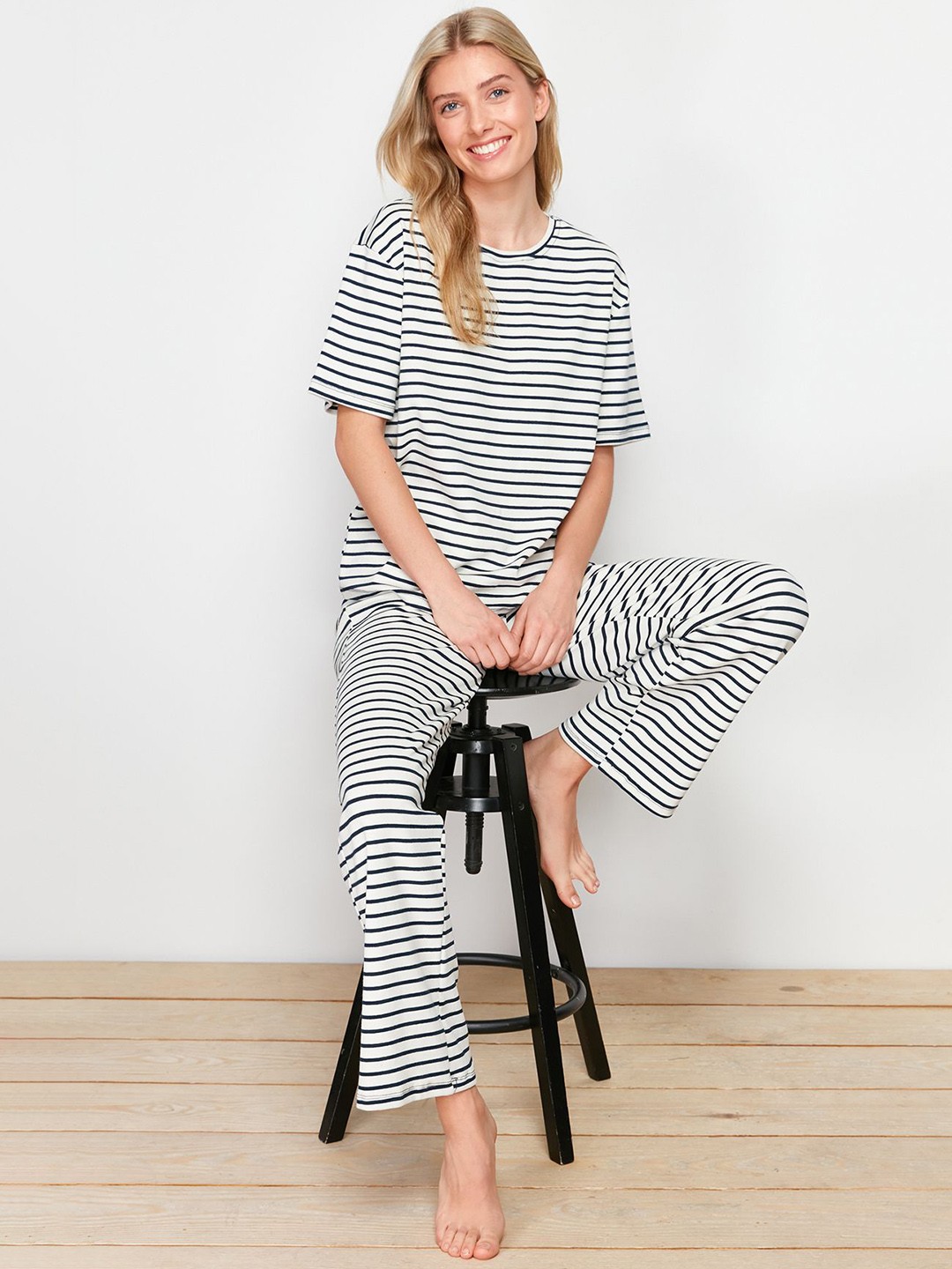 

Trendyol Women Striped Night suit, White