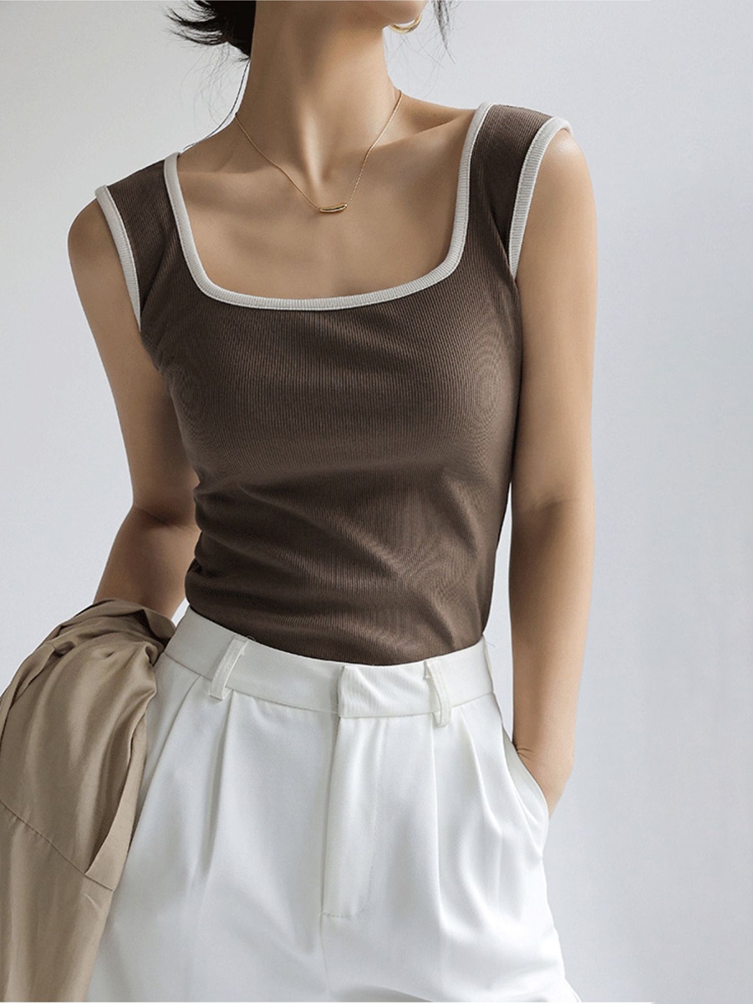 

LULU & SKY Top, Coffee brown