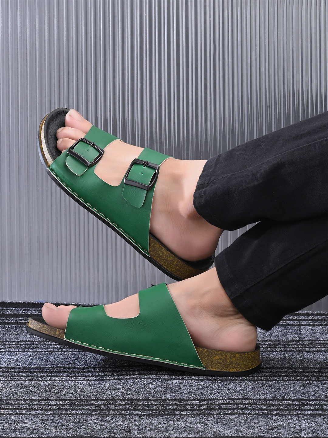 

Mast & Harbour Men Comfort Sandals, Green