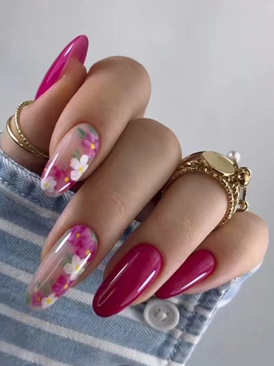 

The Pink Truck Set of 24 Artificial Reusable Nails With Flower Print Design